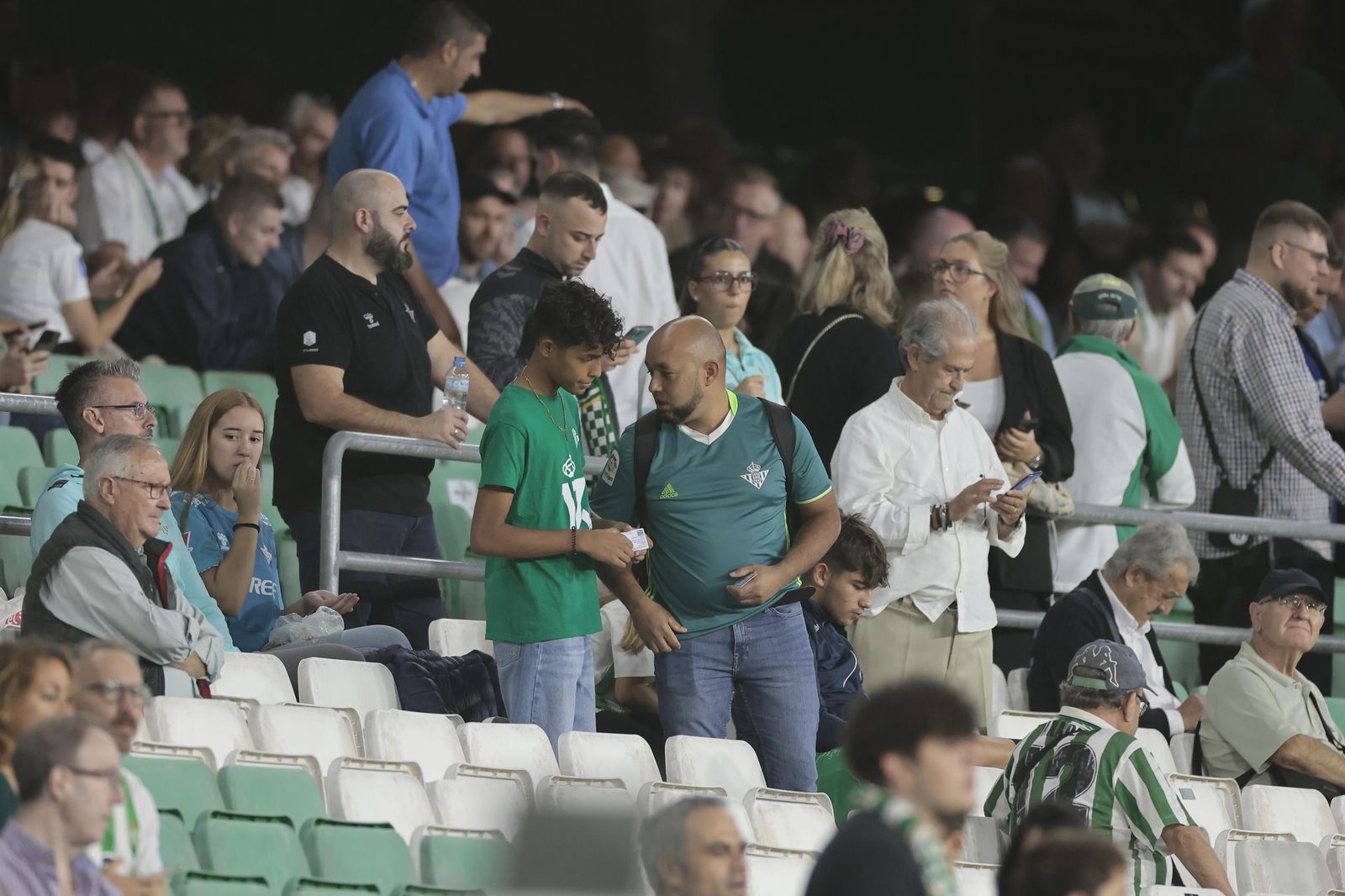 Búscate en las fotos del Betis-Copenhague