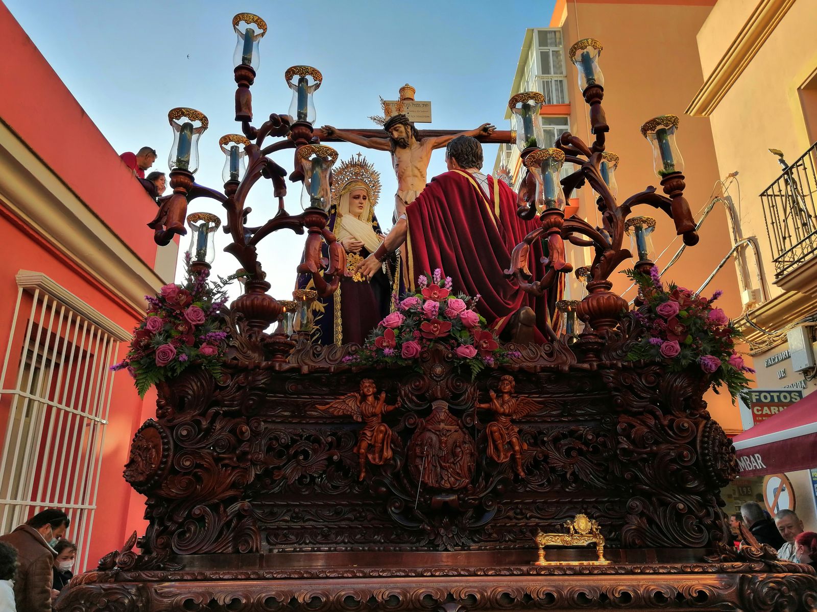 Las imágenes del Miércoles Santo en Puerto Real: Hermandad de la Vera-Cruz