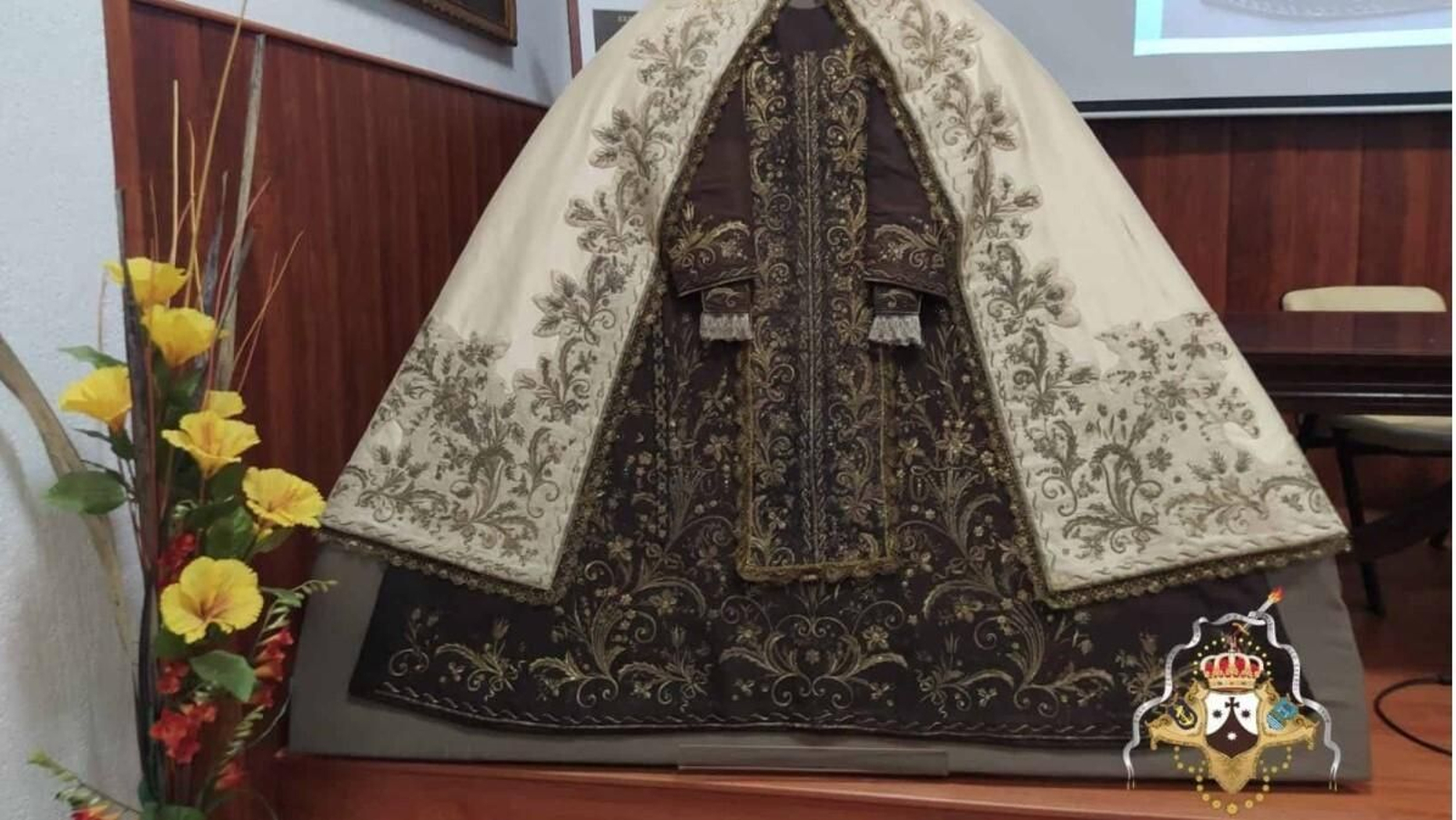 Presentación de la restauración del terno neoclásico de la Virgen del Carmen.