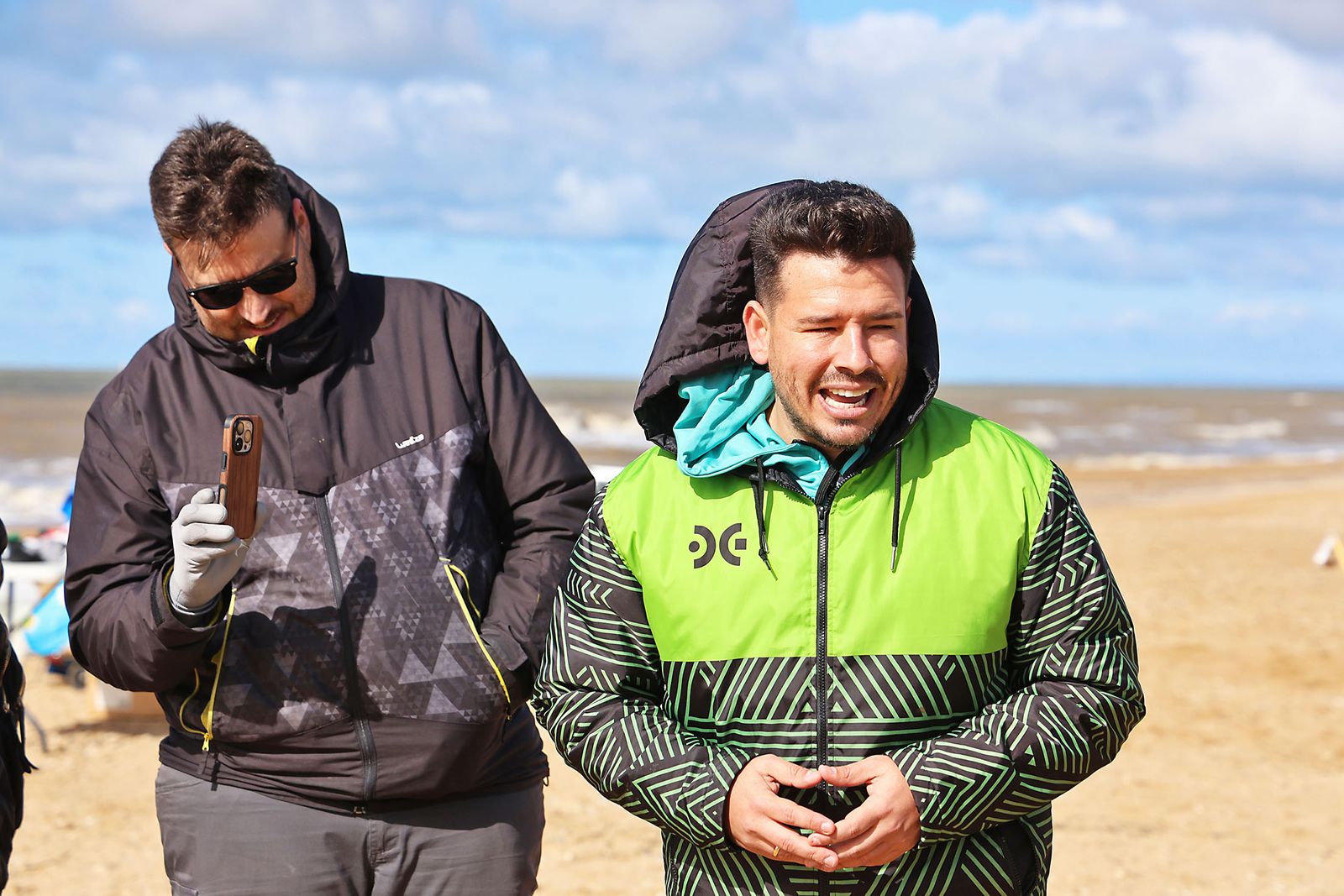 Imágenes de la Acción medioambiental de limpieza en la playa del Espigón, organizada por Gañafote Cup