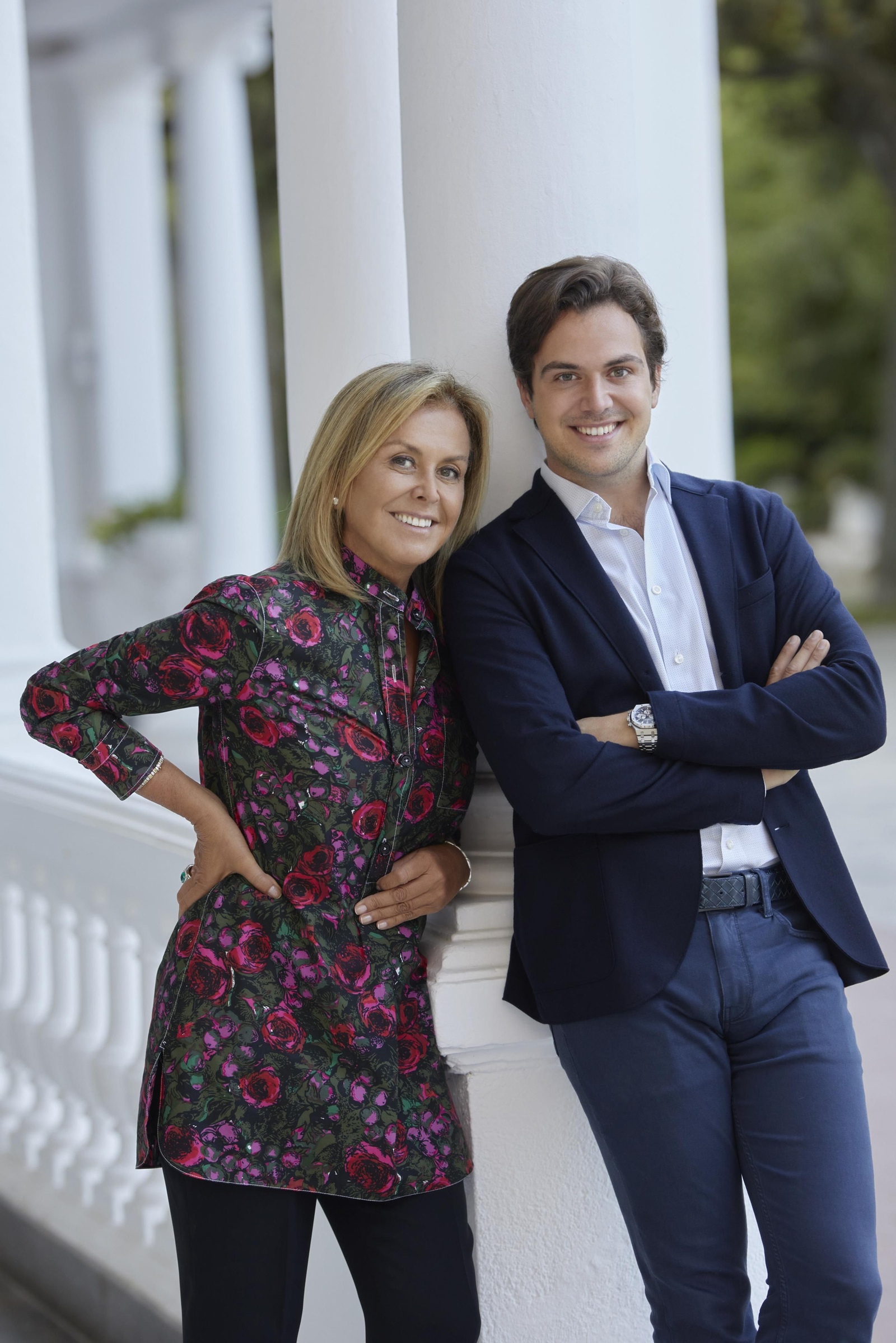 Rosa Clará con su hijo Dani, que acaba de incorporarse a la firma.