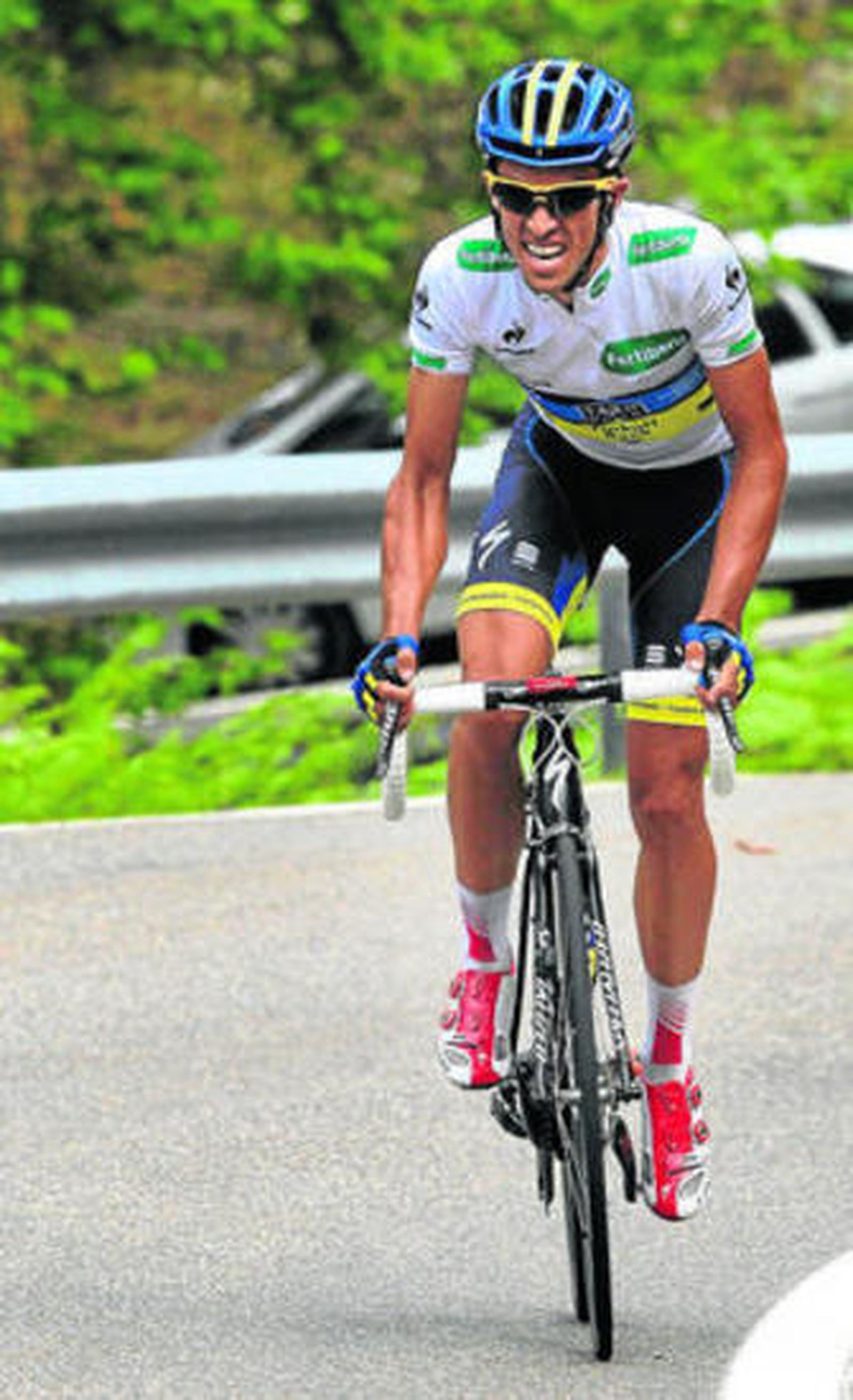 Alberto Contador sufre encima de la bicicleta para ganar.