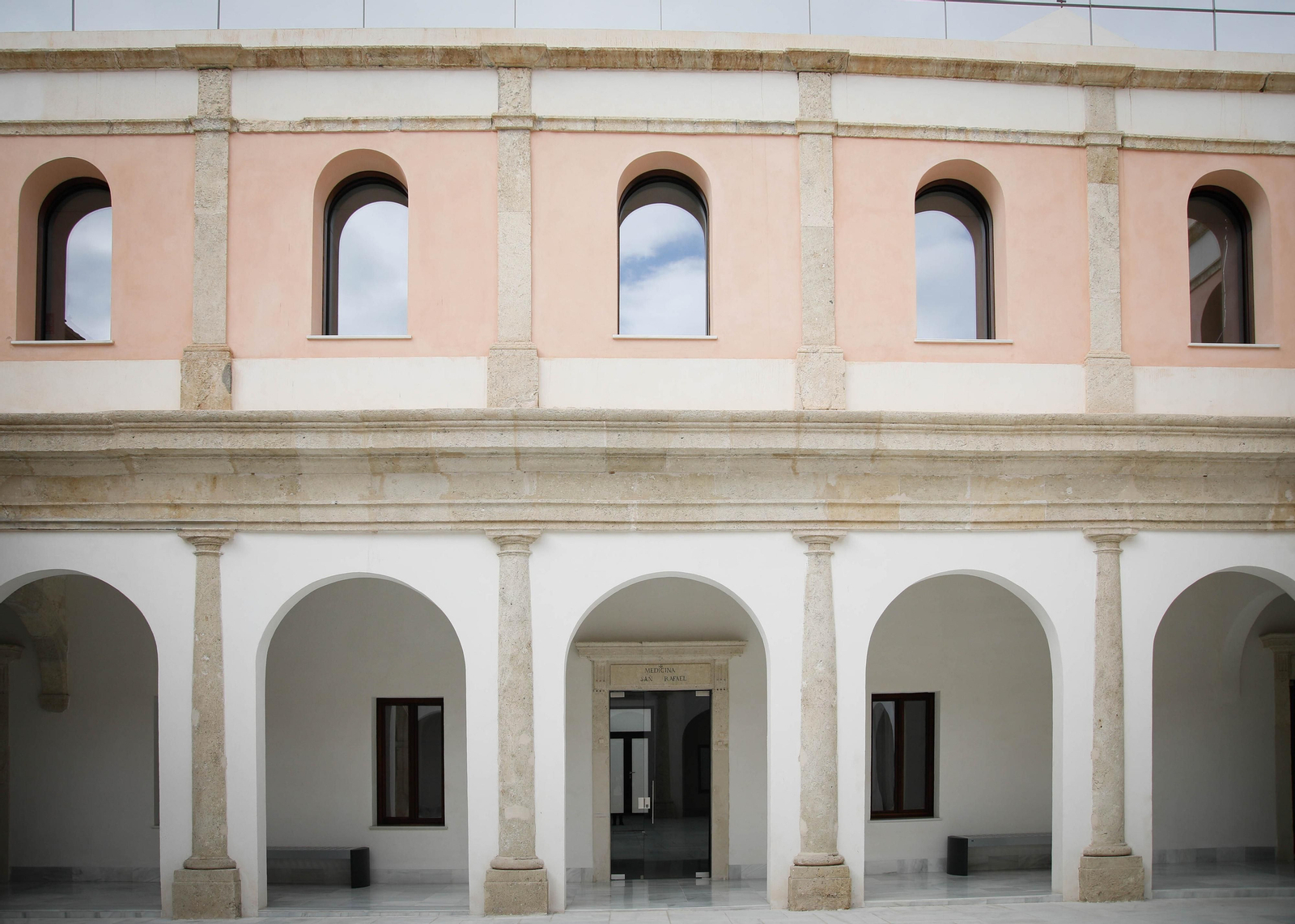 Imágenes de la entrevista realizada al director del Museo del Realismo Español Contemporáneo MUREC