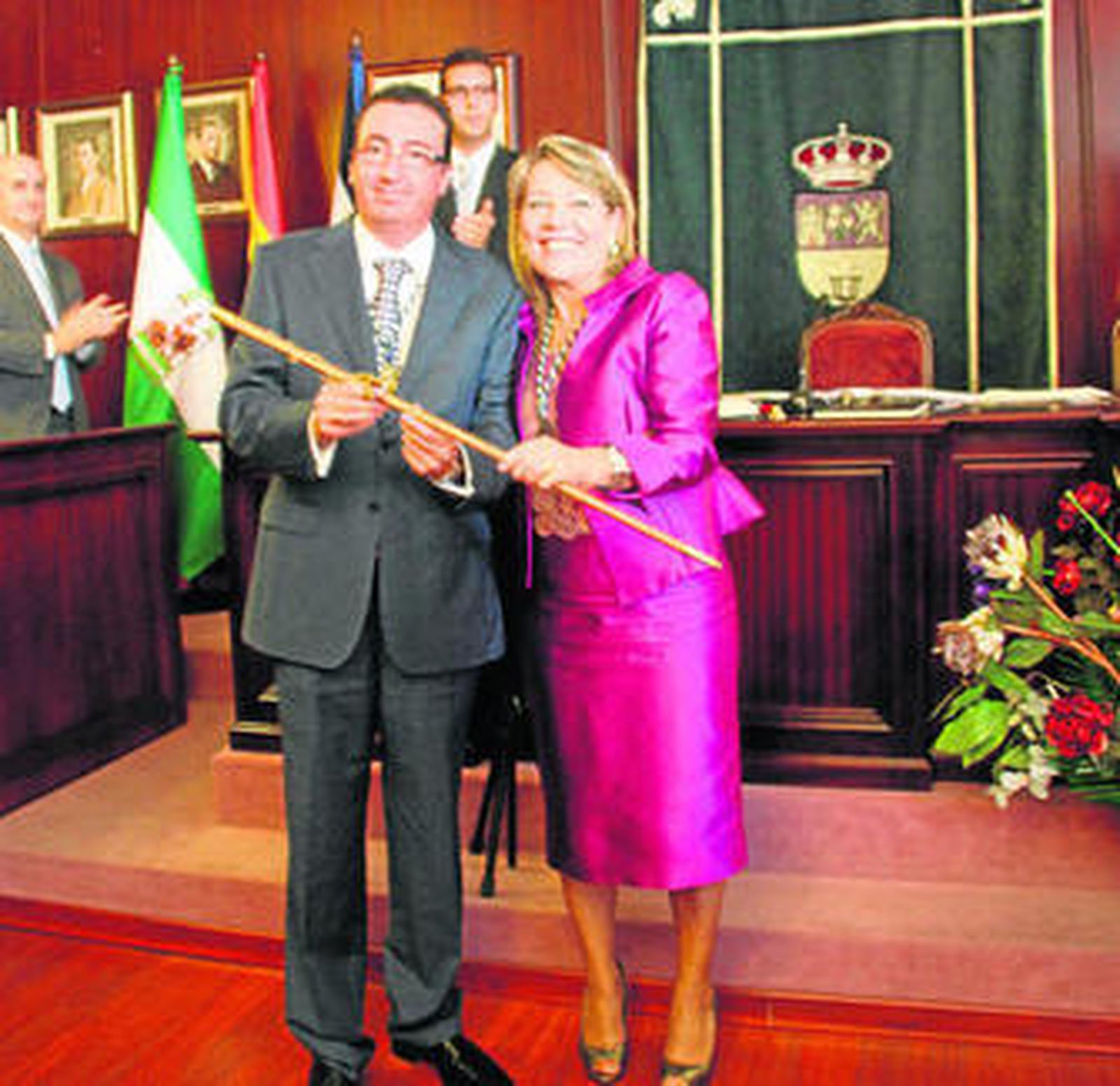 Manuel A. González recibe el bastón de mando de Lepe.