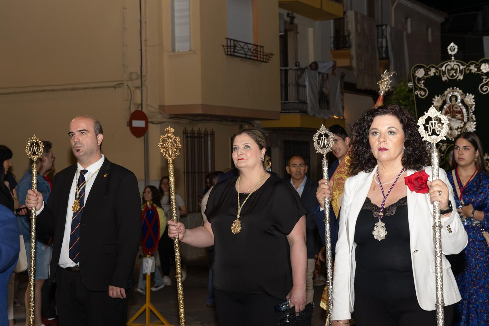 Santa Ana, patrona de Torredelcampo, recibe el bastón de mando como Alcaldesa Perpetua.