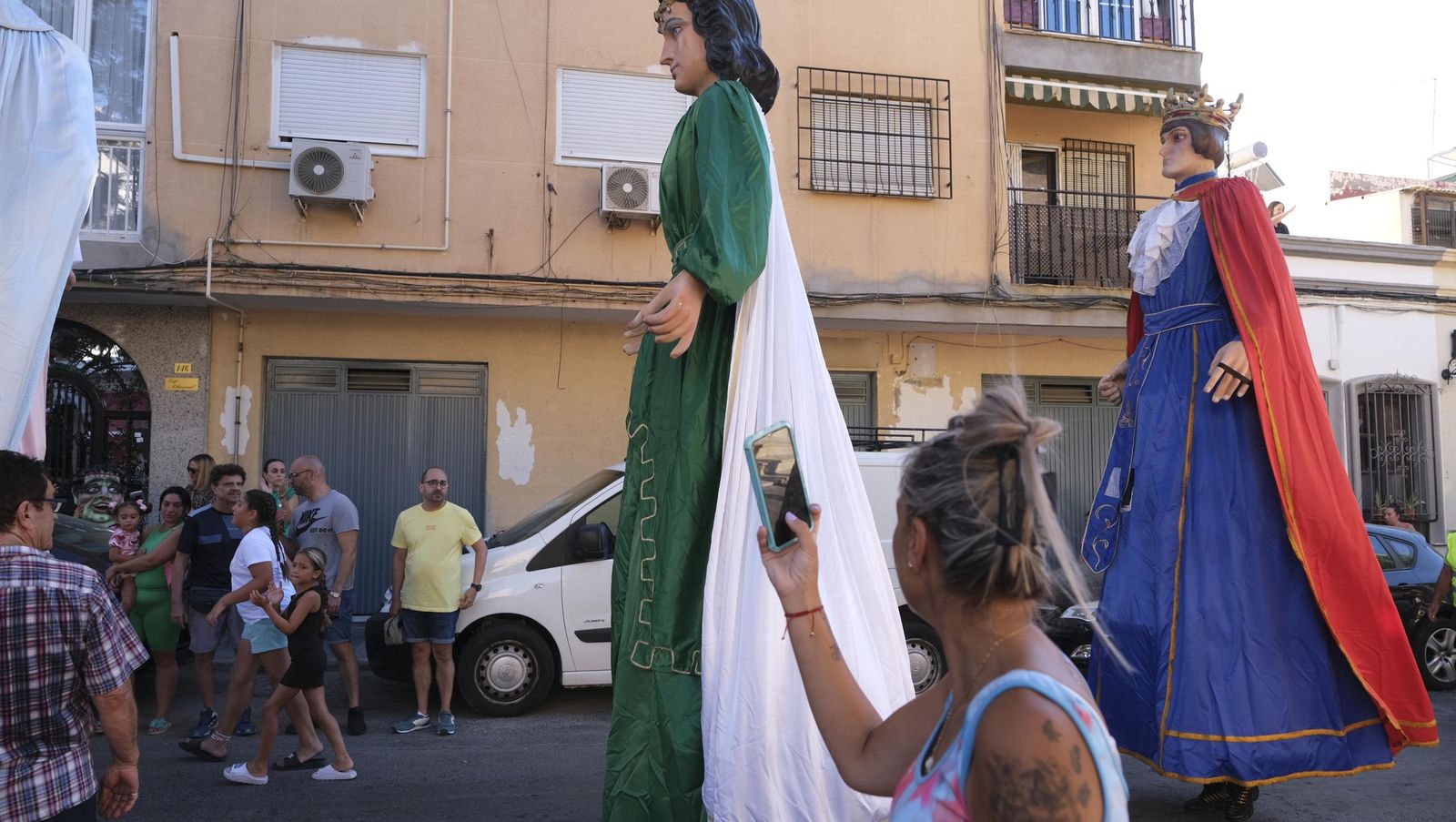 Gigantes y cabezudos en la Feria de Almería 2024, en imágenes