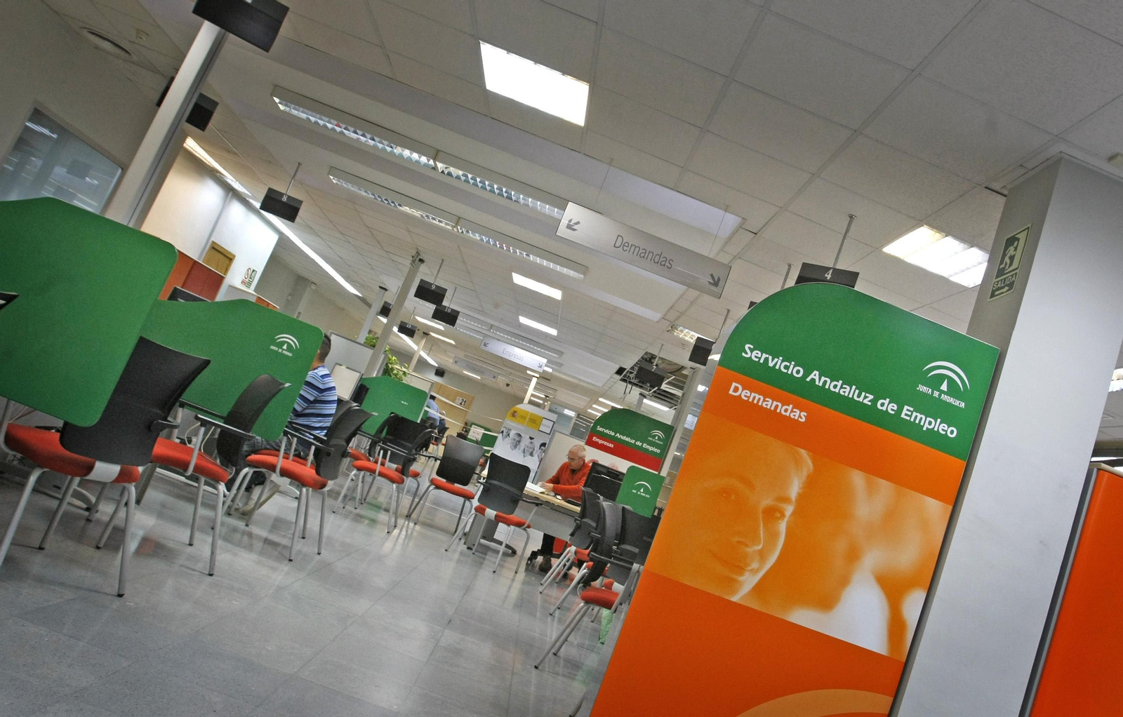 Interior de una oficina del Servicio Andaluz de Empleo.