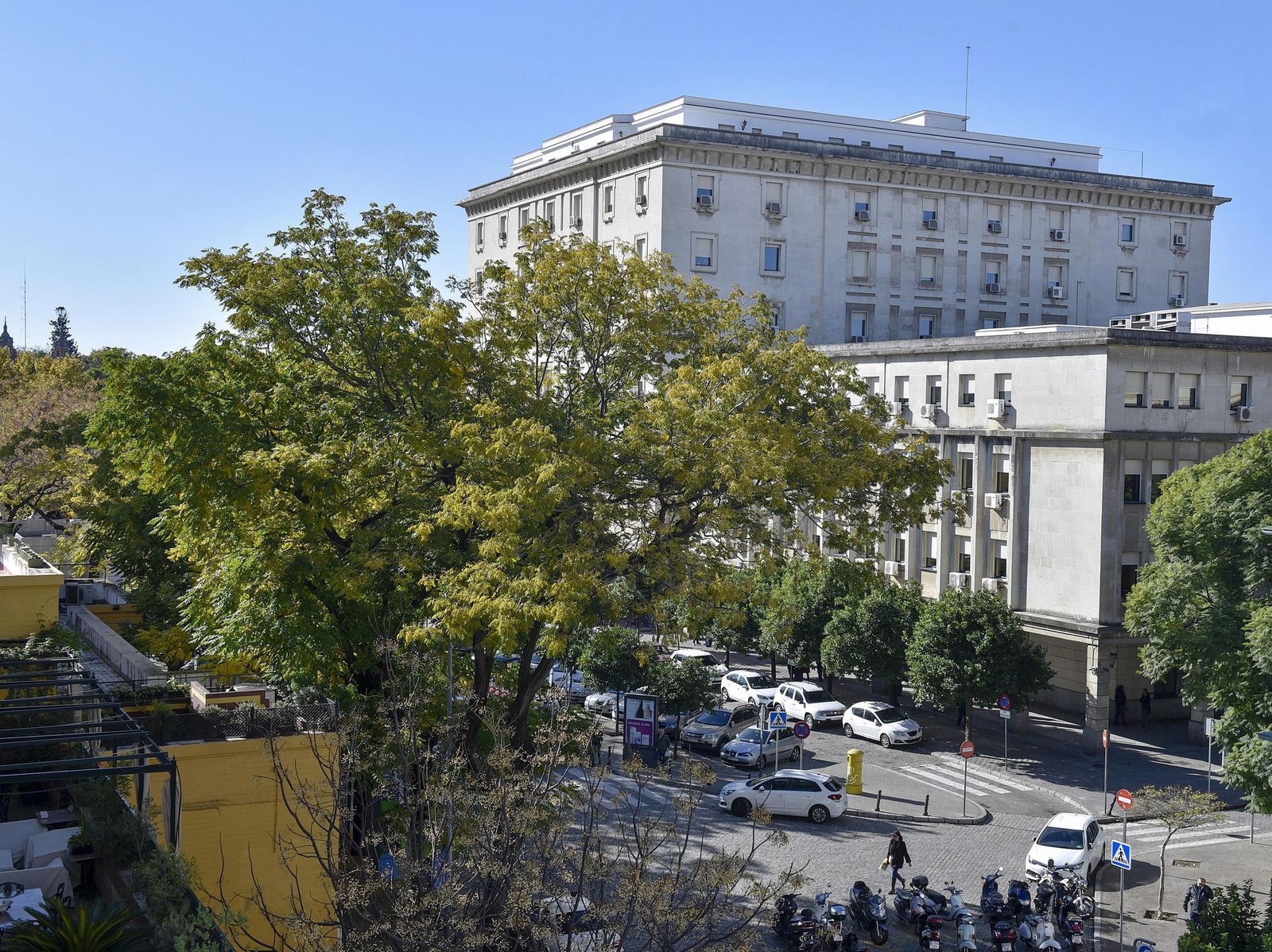 El edficio de los juzgados de instrucción y el de la Audiencia Provincial. / JUAN CARLOS VÁZQUEZ