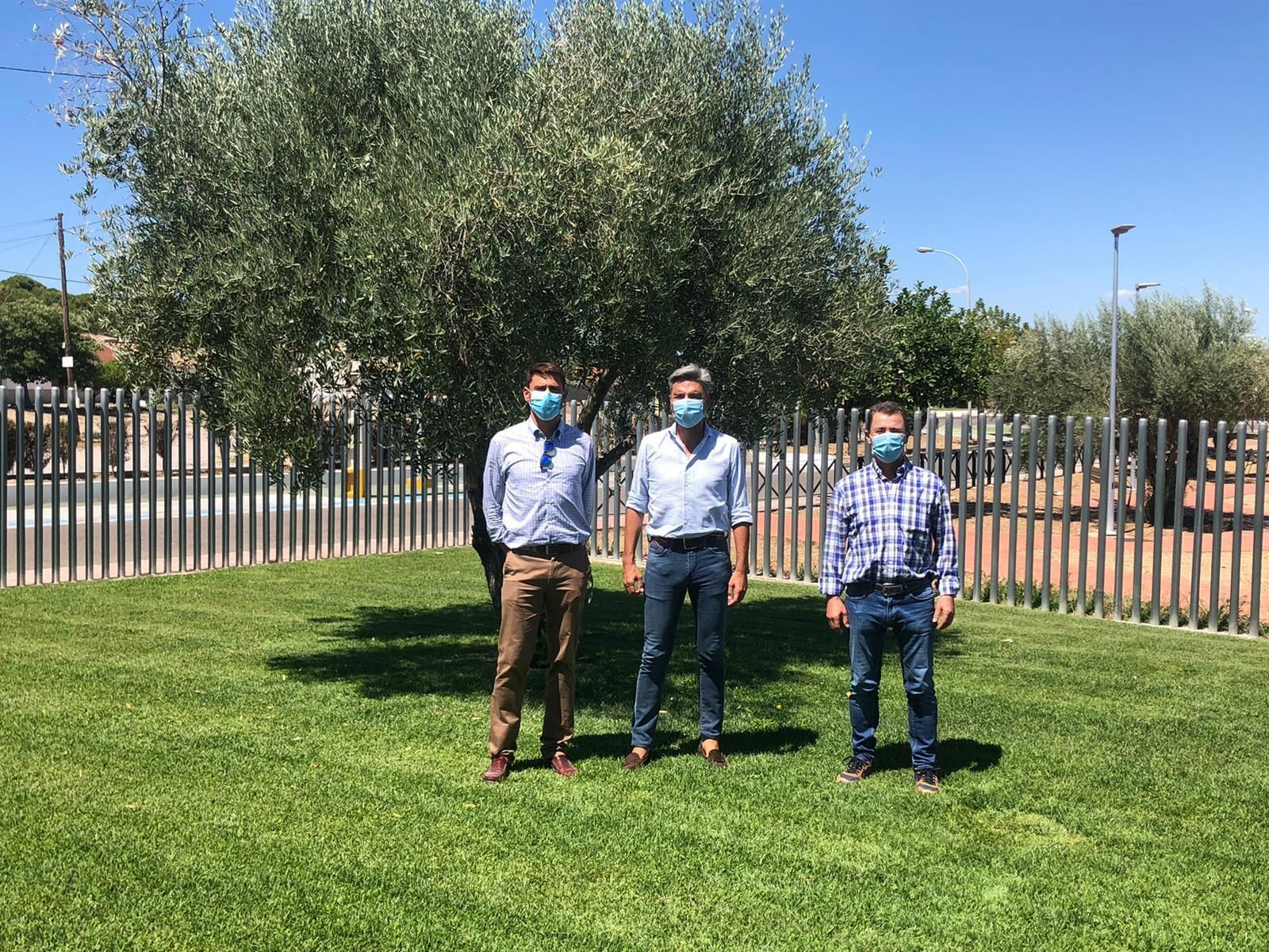 Pedro López, a la izquierda, acompañado de Andrés Lorite.