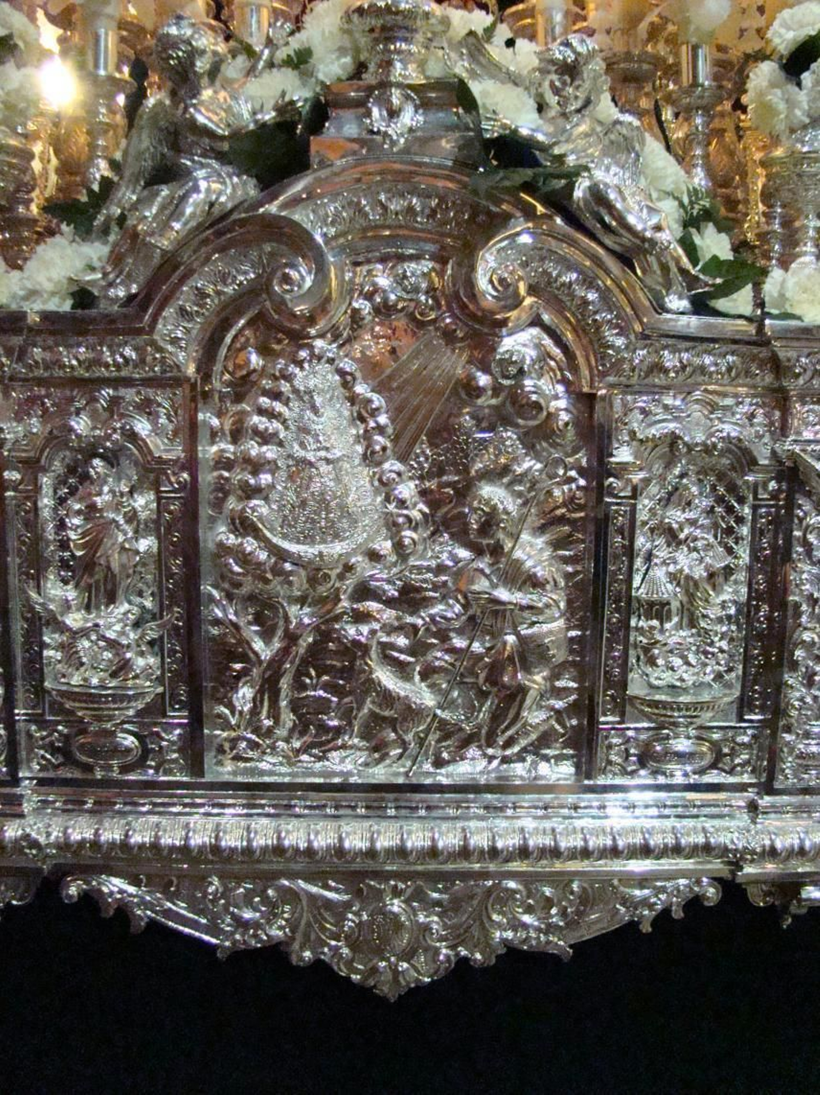 La leyenda de la aparición en una hornacina de los respiraderos de Jesús Domínguez (1961)