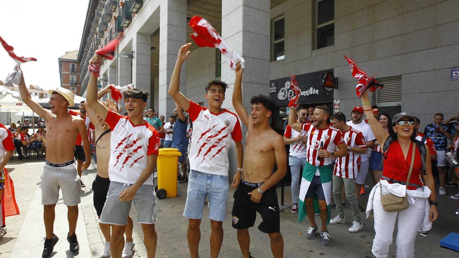 Aficionados del Almería en Leganés.