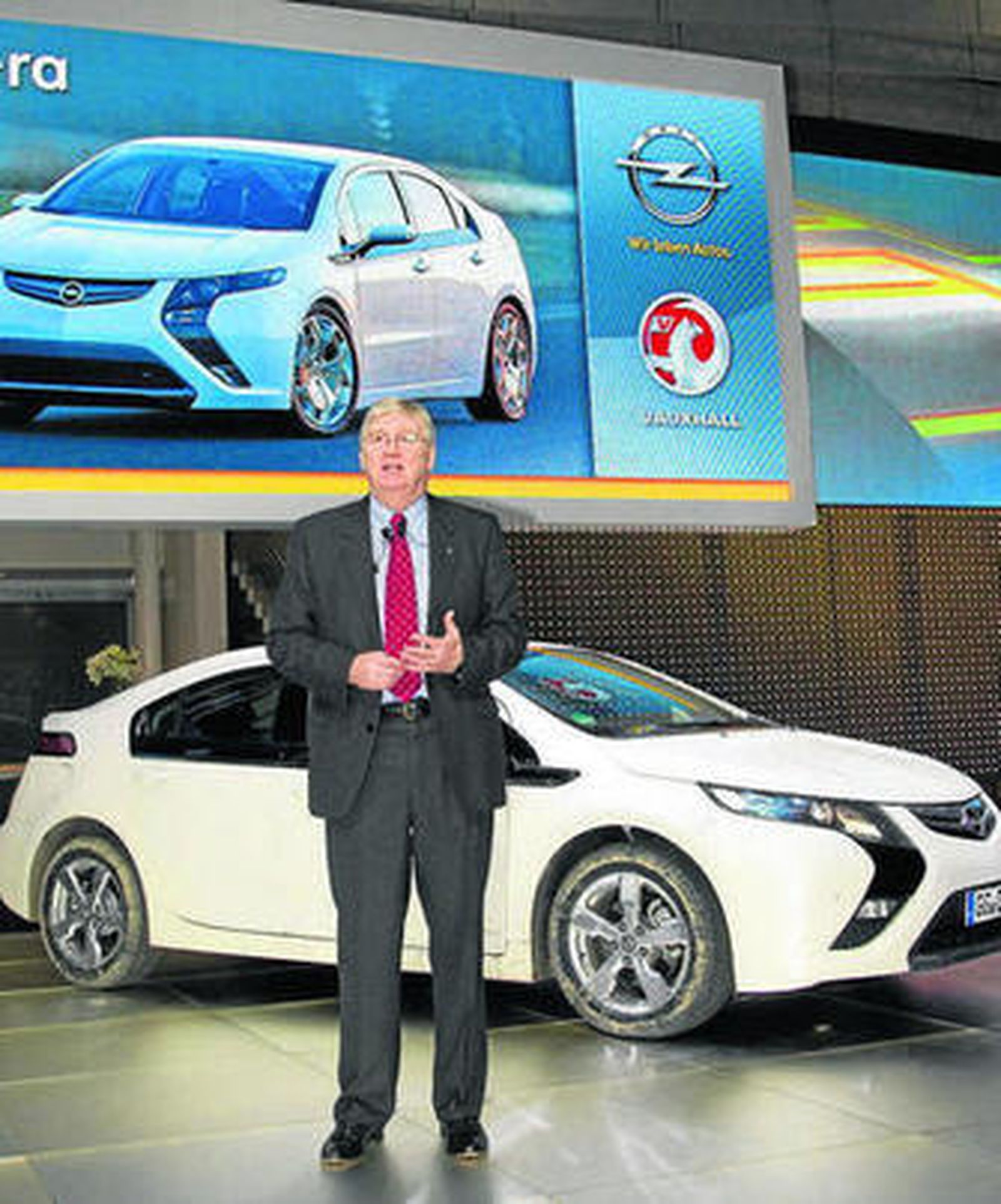 El presidente de GM Europa, Nick Reilly, en la presentación del Opel Ampera.