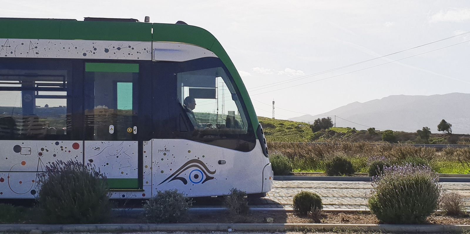Cabecera de uno de los trenes del Metro de Málaga.