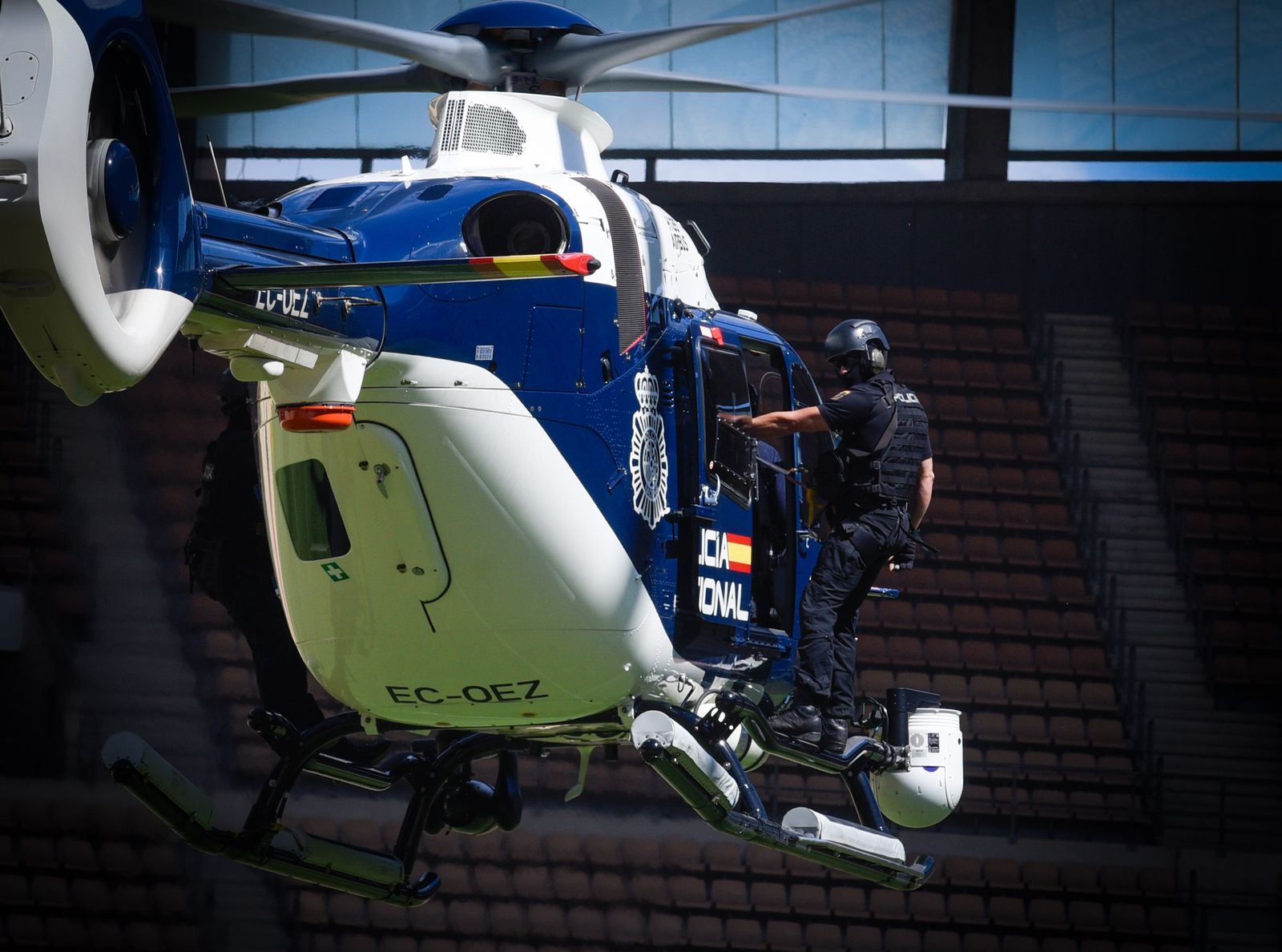 La exhibición policial con participación de la Unidad Aérea, Guías Caninos y Caballería, en imágenes