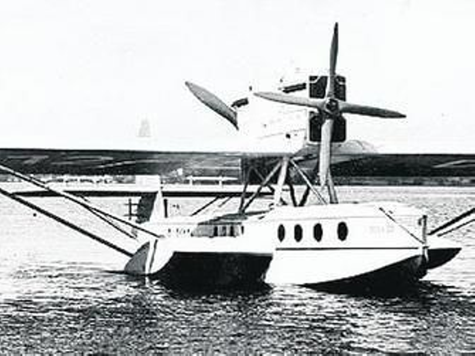 1934 CASA entrega un nuevo hidro para las Líneas Aéras Postales Españolas