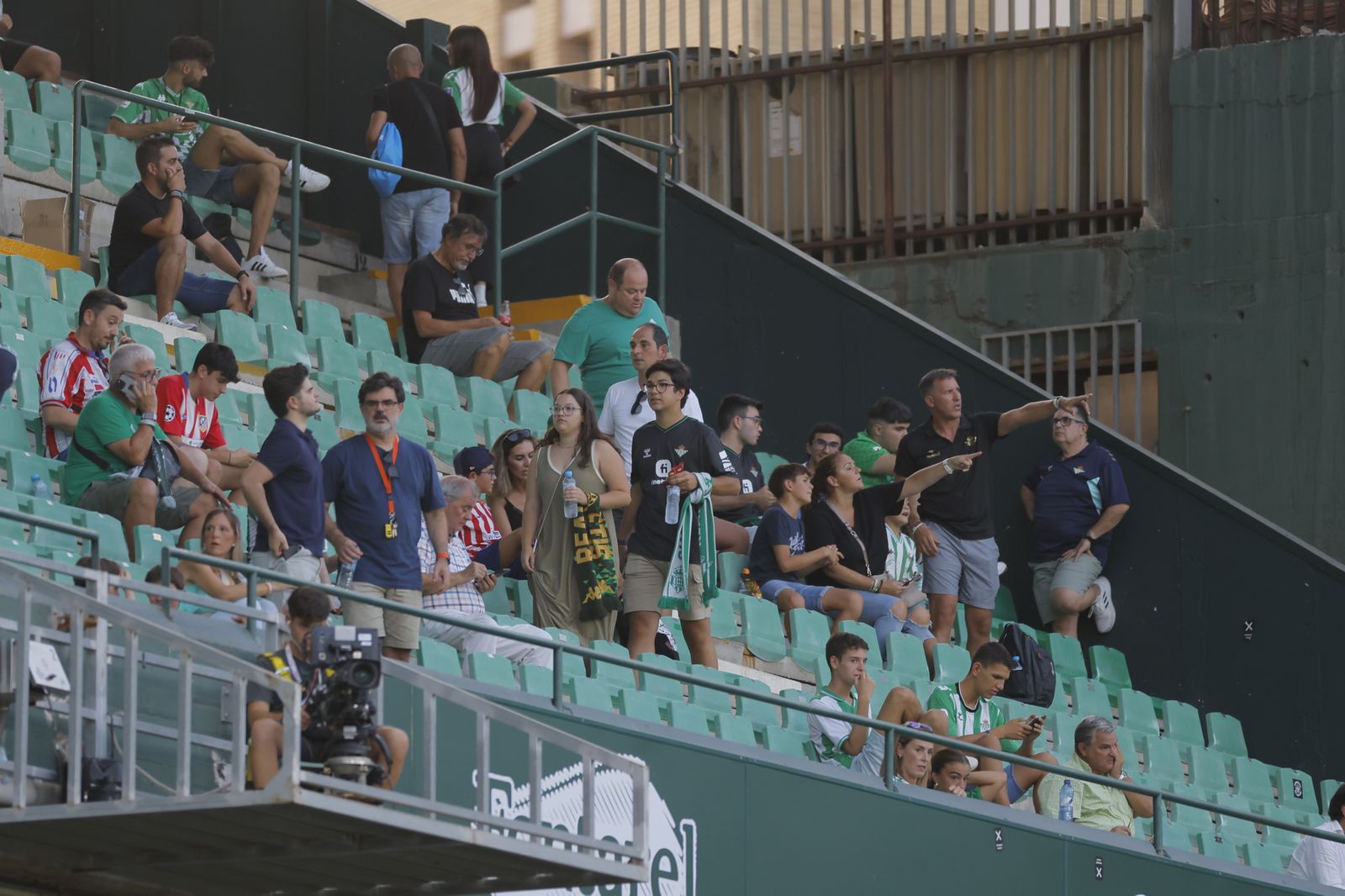 Búscate en las fotos del Betis-Atlético de Madrid