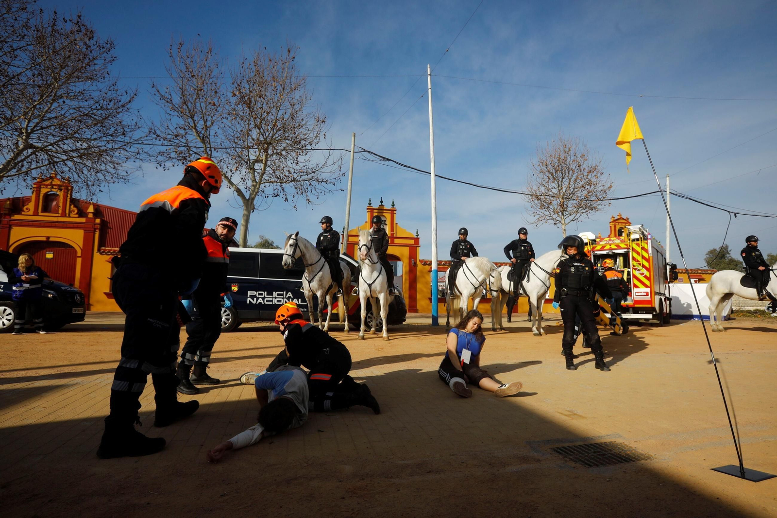 El simulacro de actuación ante una explosión en la Feria de Córdoba, en imágenes