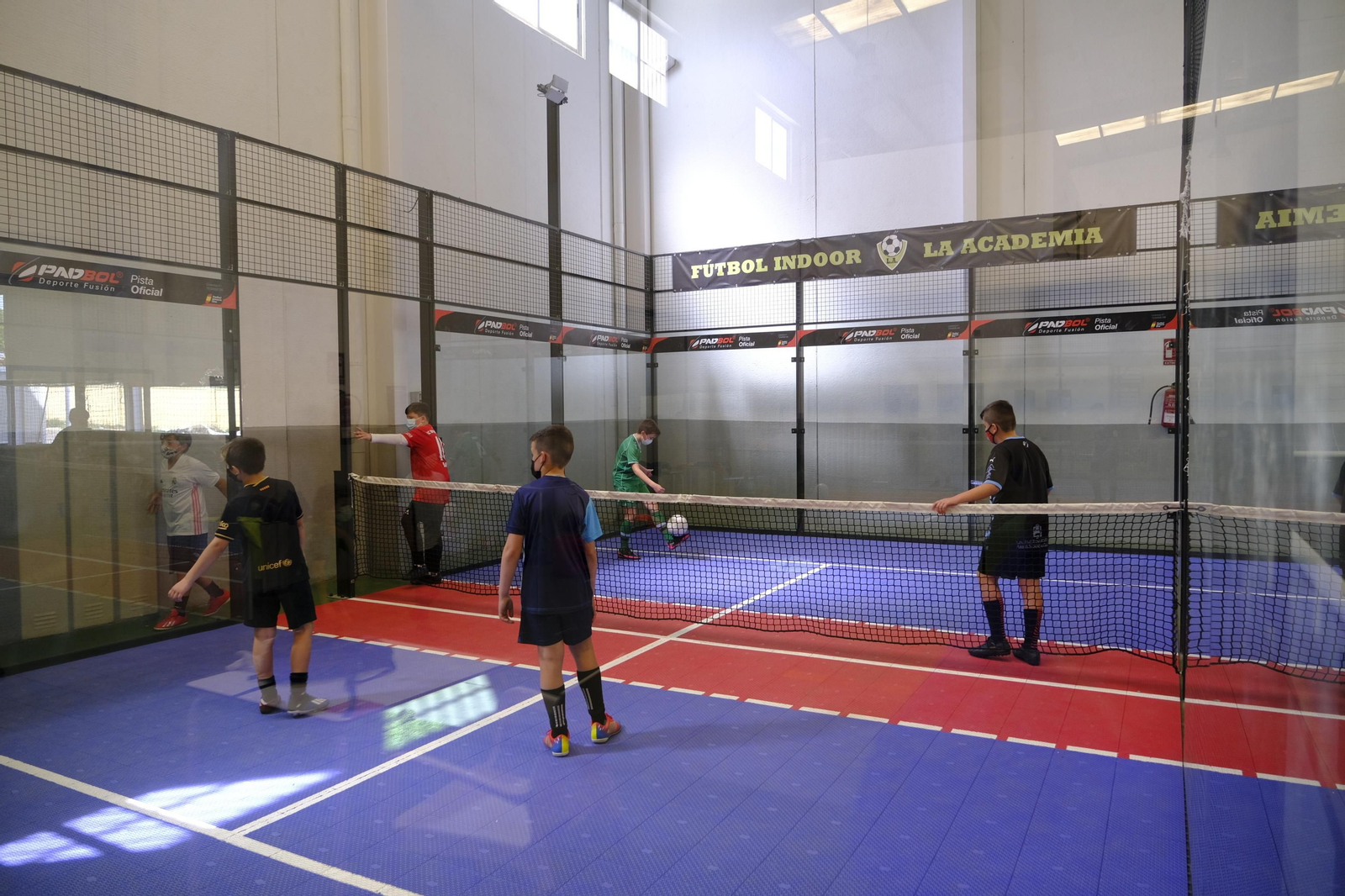 Fotogalería de los campus de Sporting Almería y Fútbol Indoor La Academia.