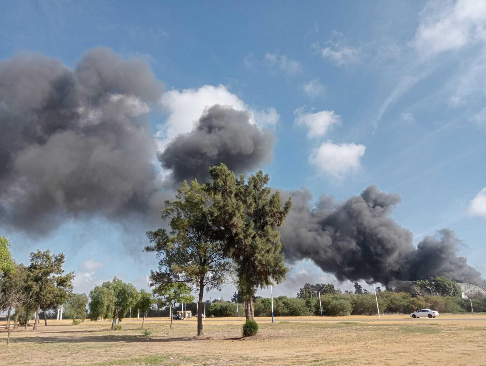 Las imágenes del incendio en la nave de Antonio España Gestión de Residuos.