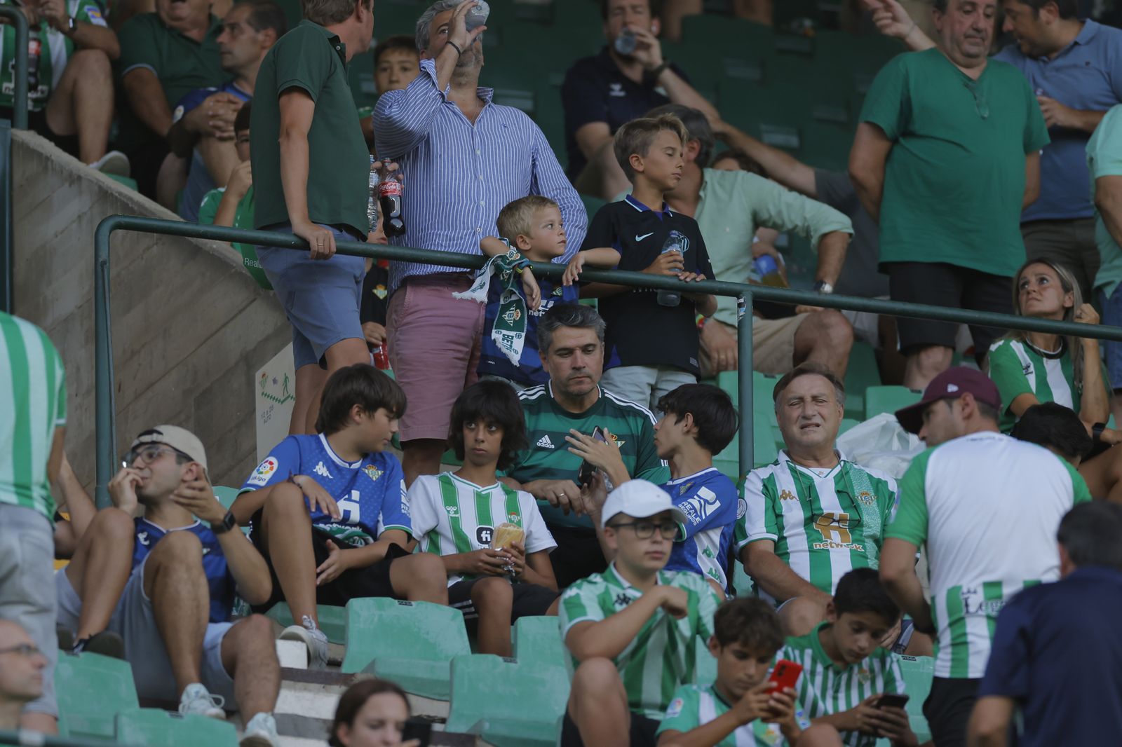 Búscate en las fotos del Betis-Atlético de Madrid