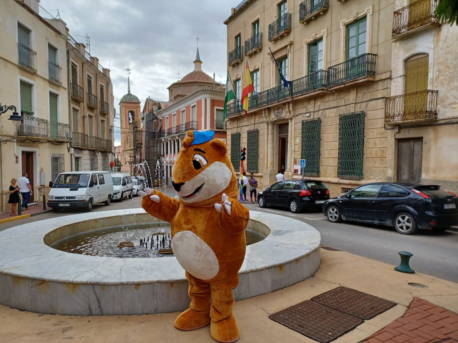 Cuevas ficha a un topo como guía turístico