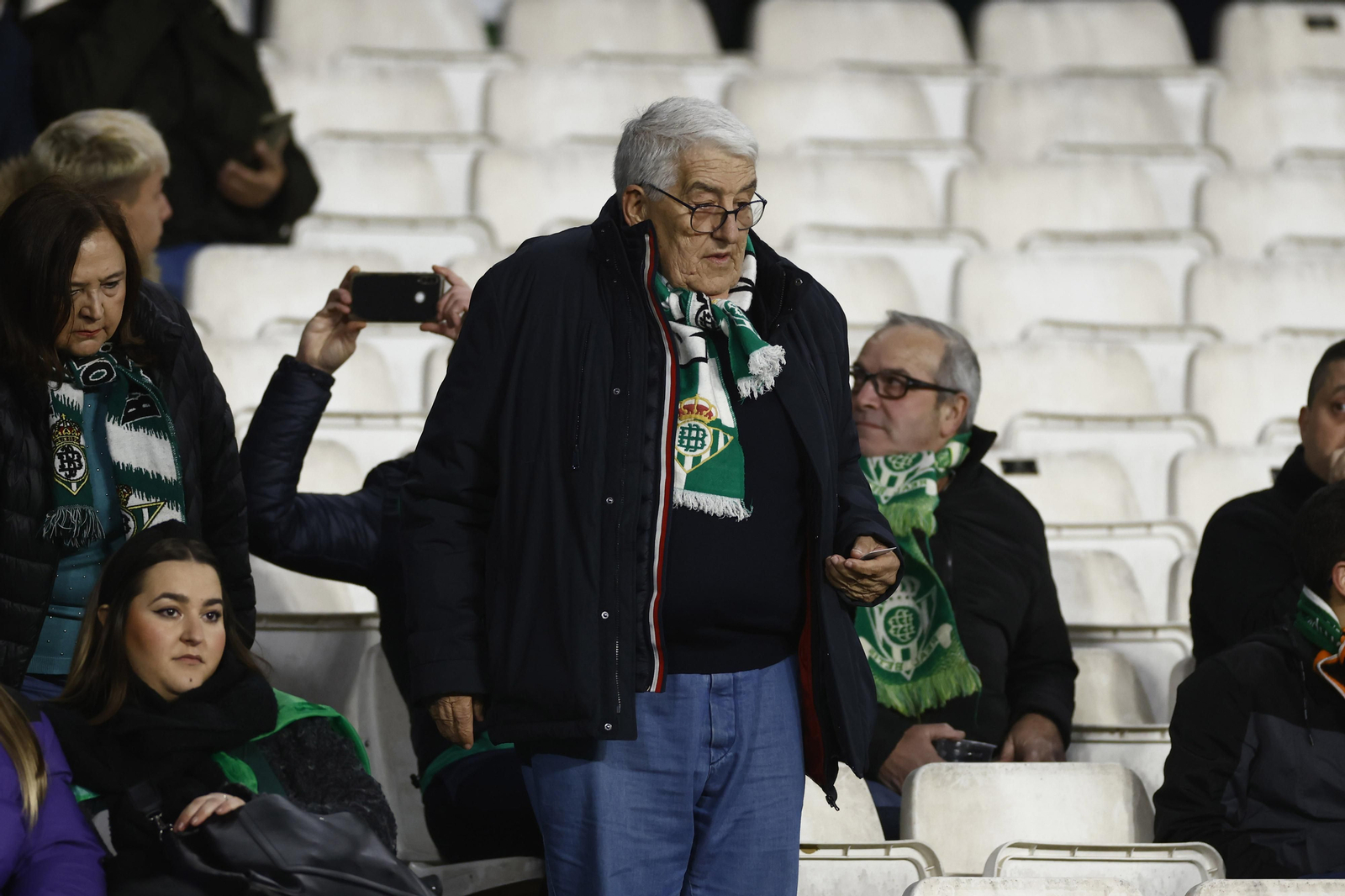 Búscate en las fotos del Betis-Osasuna