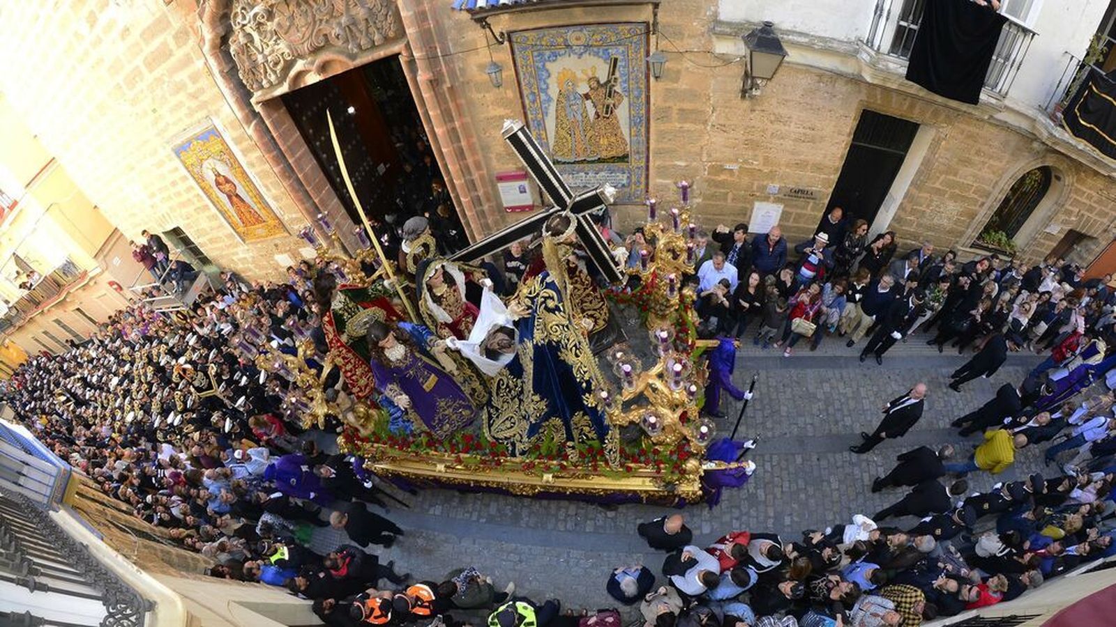 El misterio de Afligidos, con la banda del Rosario detrás, el último Jueves Santo en la calle (2019).