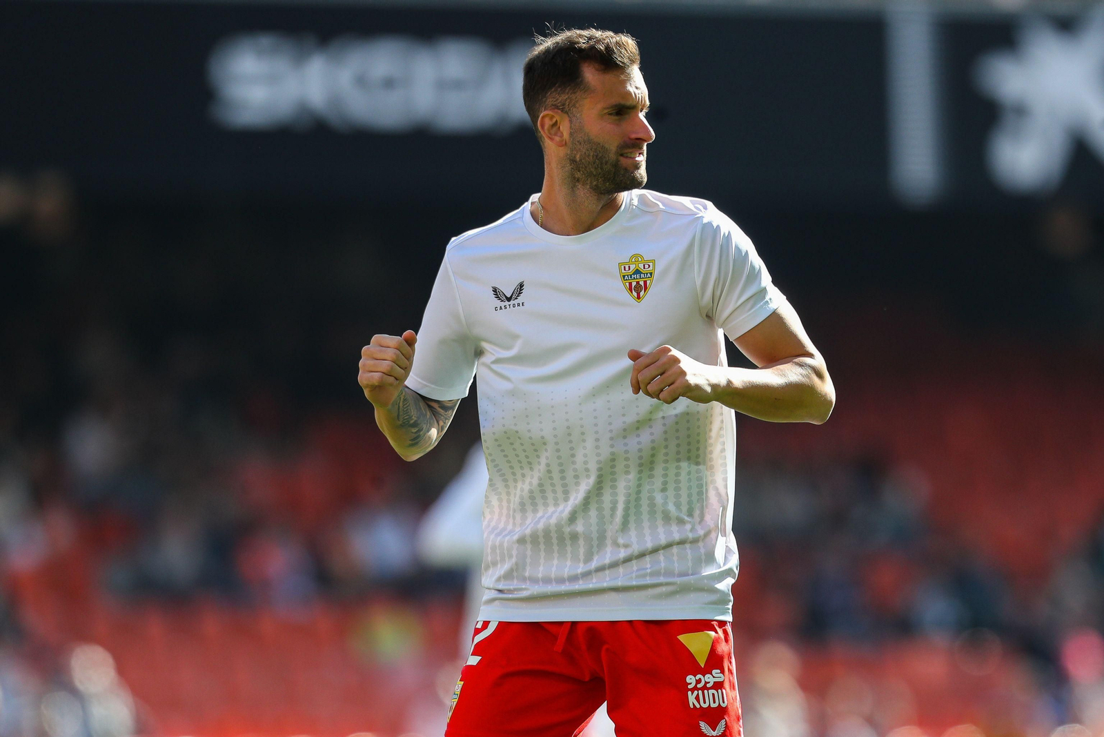 Baptistao durante el calentamiento en Mestalla, donde acabó viendo la roja directa