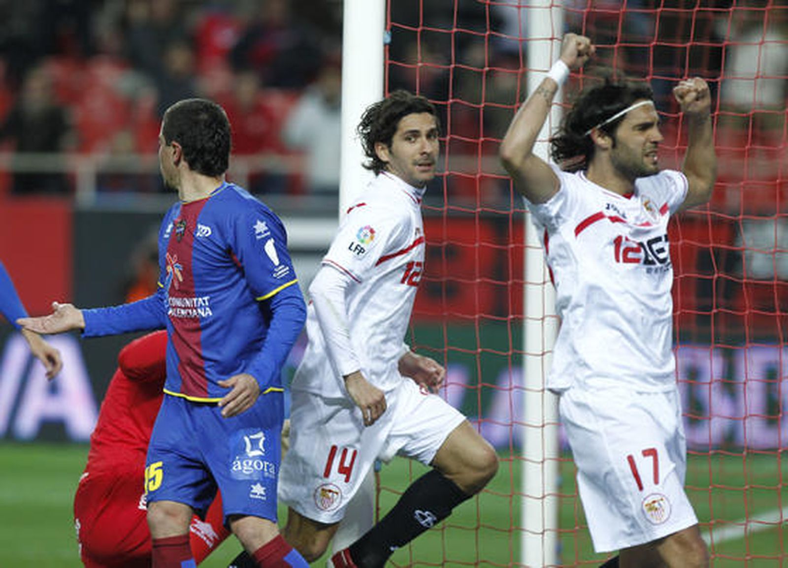 Escude celebra el tercero.

Foto: Antonio Pizarro