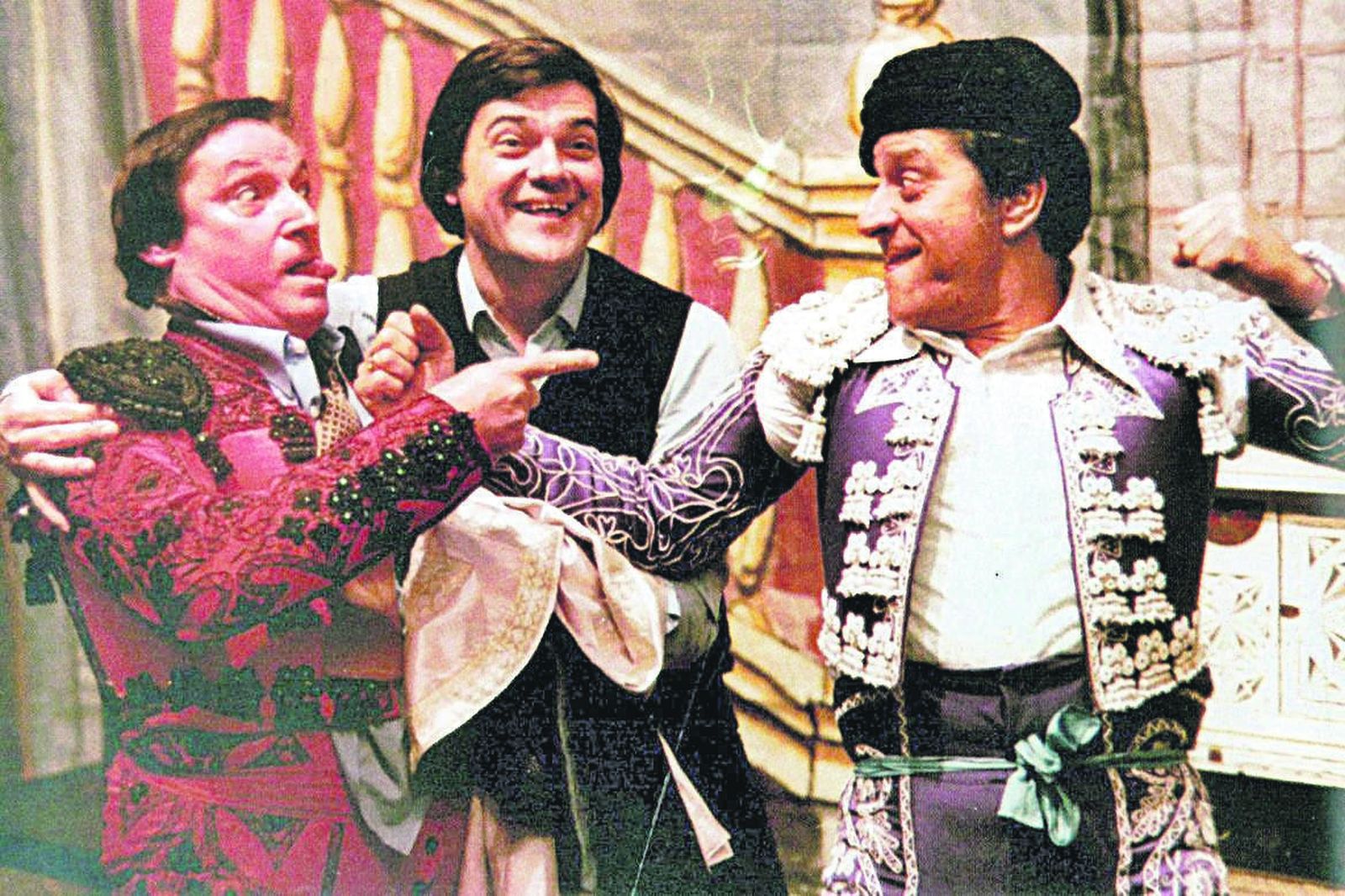 Josele con Paco Gandía y Pepe da Rosa en una representación teatral.