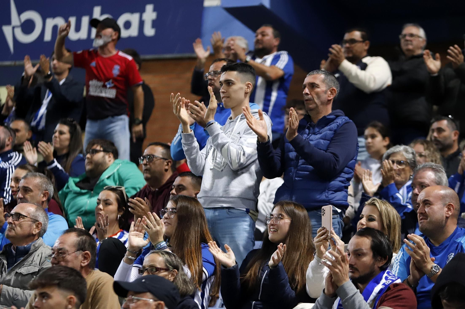 Gran ambiente en las gradas del Nuevo Colombino para el Recre-At Sanluqueño, en imágenes
