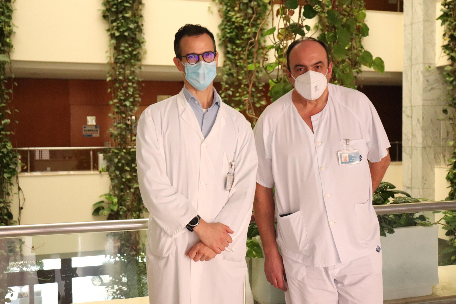 Los doctores Villa y Prieto, jefes de servicio de Trauma y Aparato Locomotor.