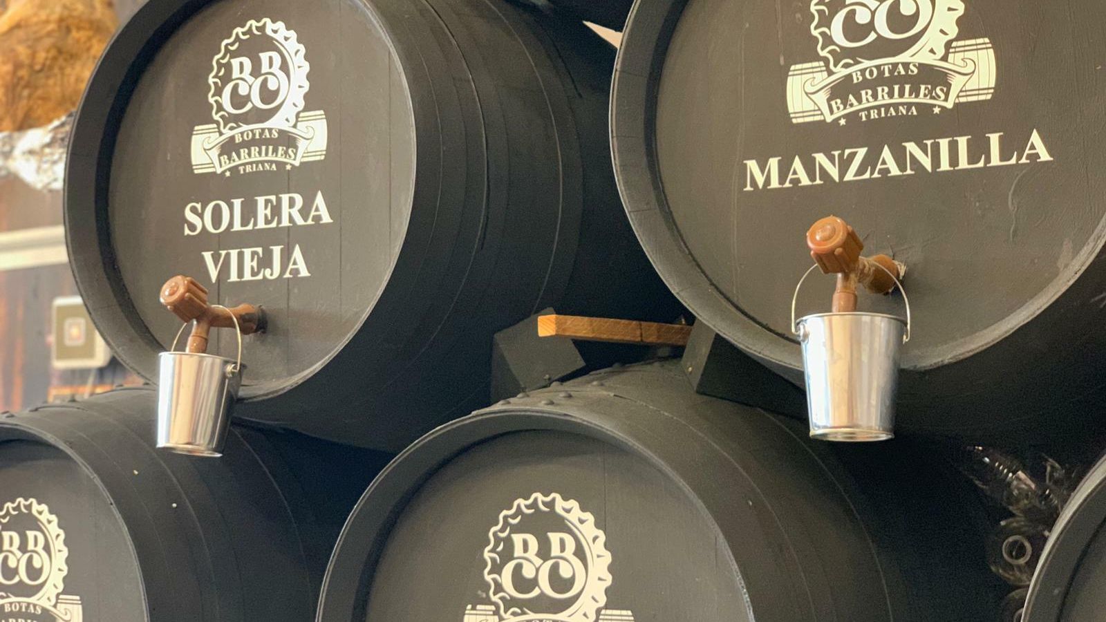 Despacho de vinos de Botas y Barriles.