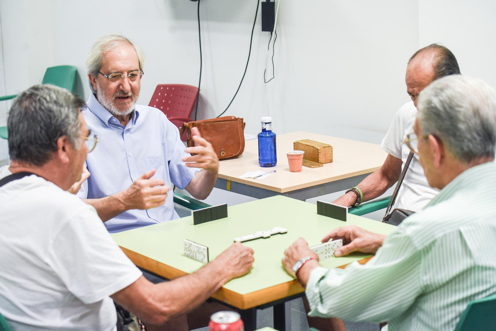 En imágenes, una mañana en el centro de participación activa para personas mayores de Huerta de la Reina
