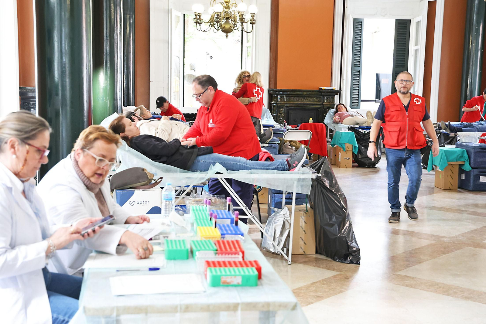 Imágenes de la primera macrocolecta de sangre de este año en Huelva