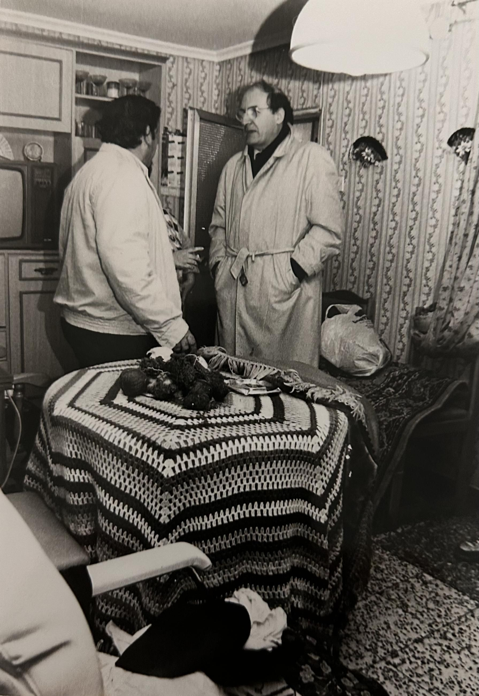 Visita del alcalde, Pedro Rodríguez, a Marismas del Odiel y Barriada de la Navidad por las inundaciones de Huelva en 1996.