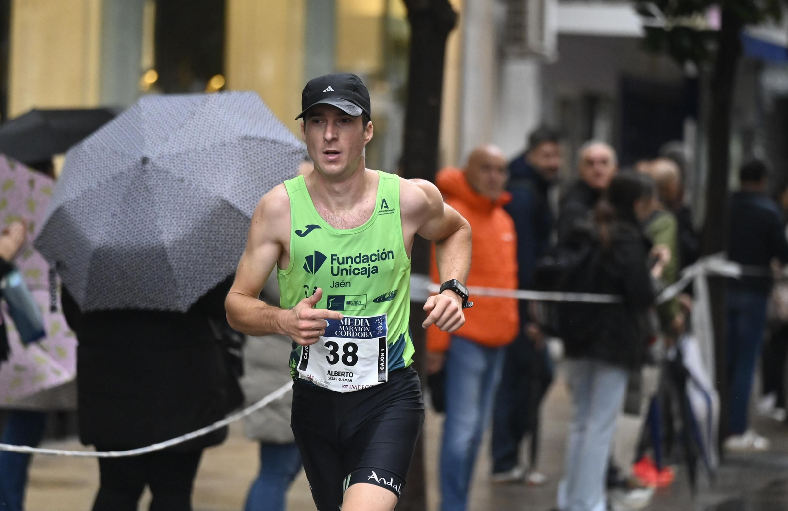 El paso de la Media Maratón de Córdoba 2025 por el centro de la ciudad