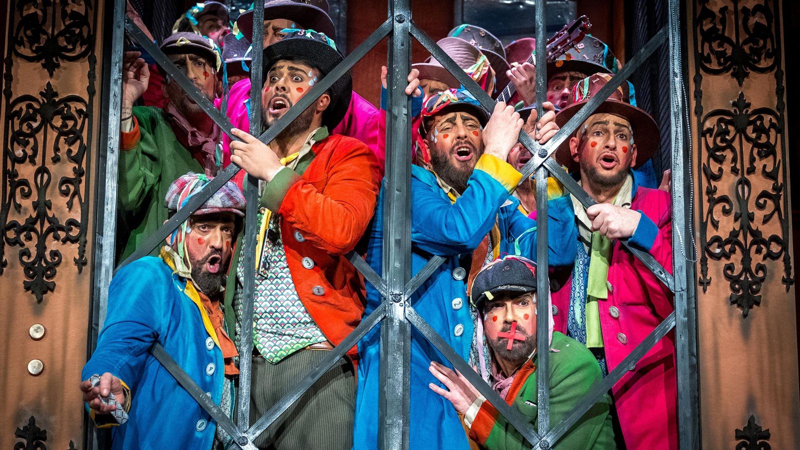 Búscate entre las mejores imágenes de la sexta sesión de cuartos de final del COAC 2025