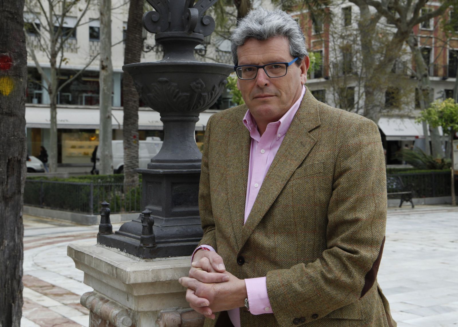 Ricardo Tarno, en la Plaza Nueva, su destino laboral en dos épocas de su vida.