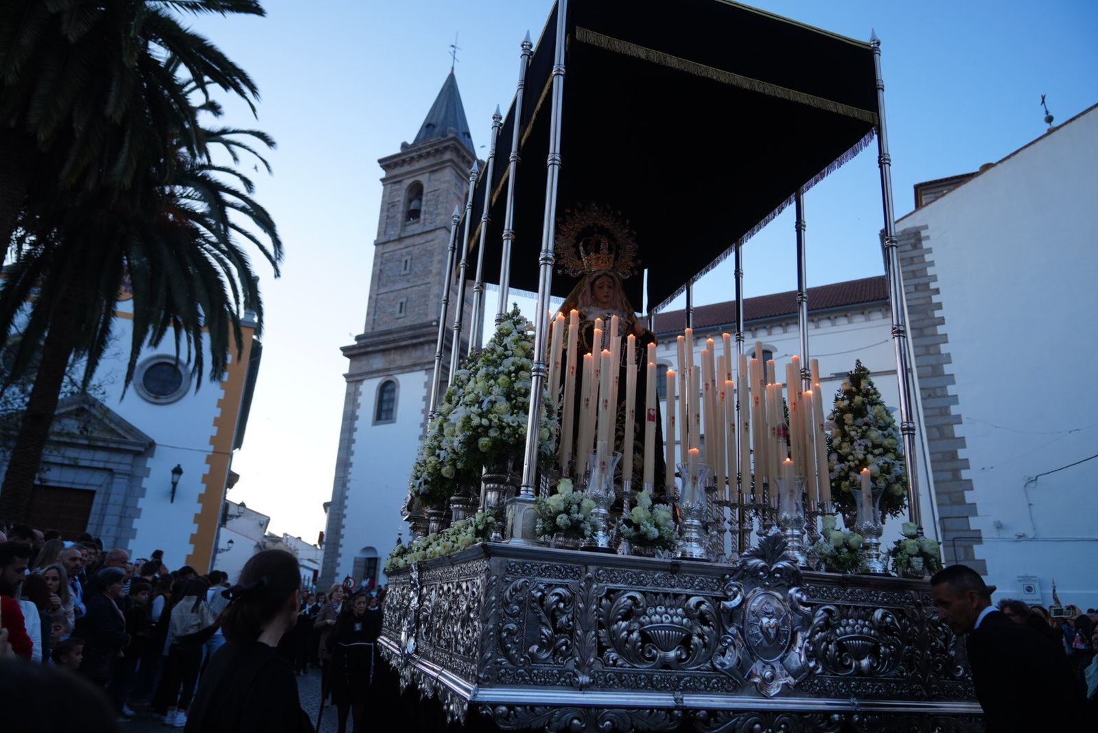 Martes Santo en Pozoblanco: La procesión de Jesús Nazareno y los Dolores, en fotografías