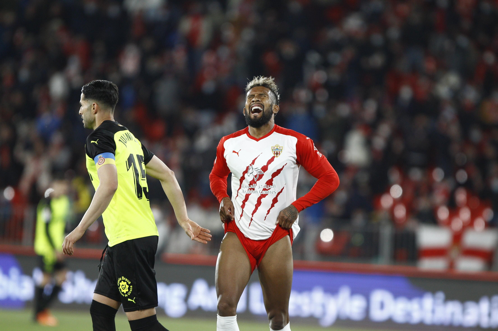 Dyego Sousa se desespera tras fallar una clara ocasión que pudo ser el 1-0 en el minuto 5