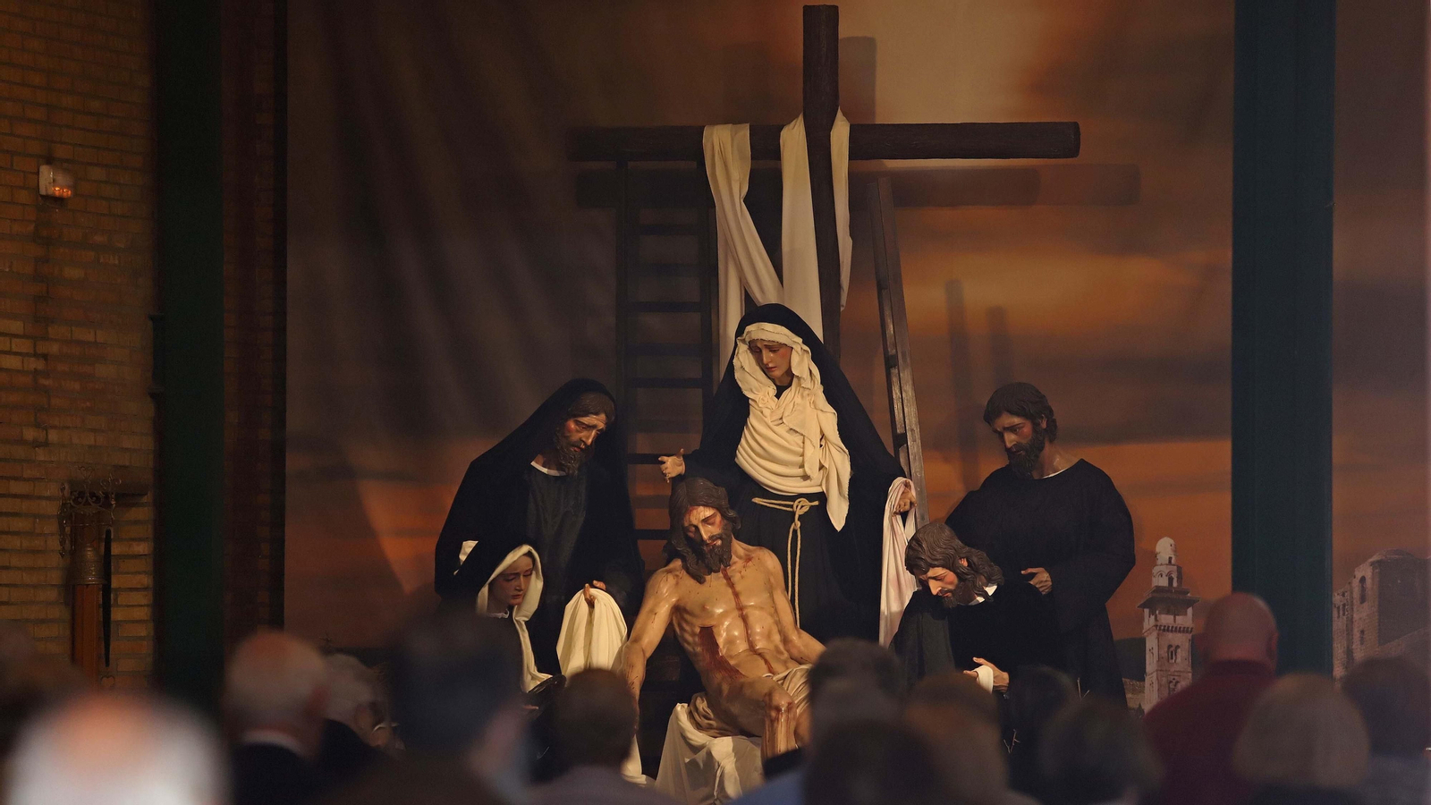 Fotos del Viernes Santo en Algeciras: Mortaja, Misericordia y Santo Entierro