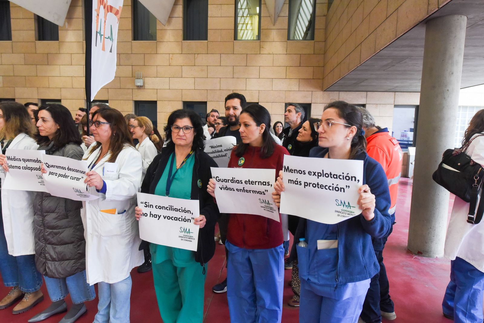 Las imágenes de la marcha de los médicos cordobeses por un estatuto propio y la mejora de sus condiciones laborales