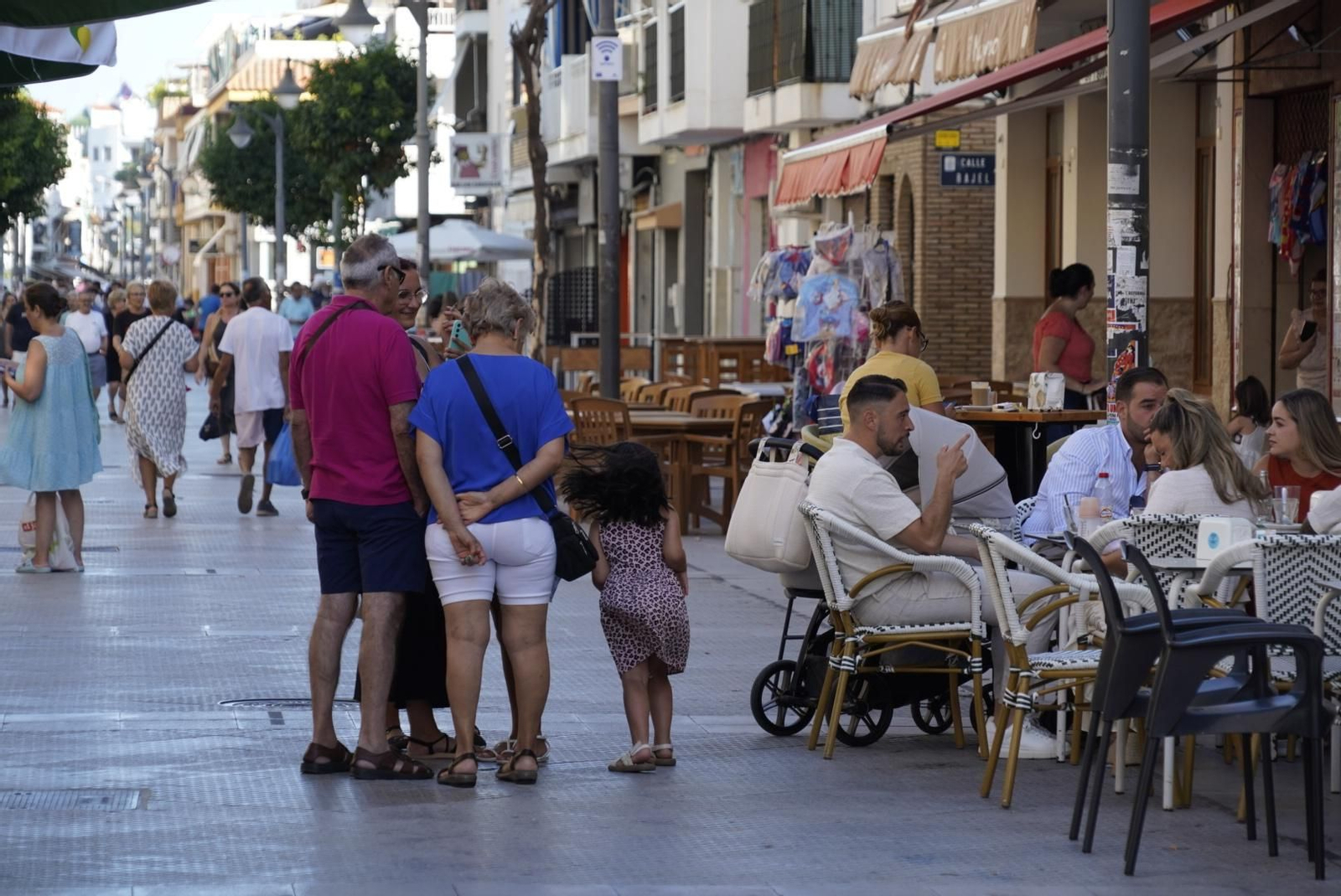 La Calle Ancha de Punta Umbría, una tarde de verano con el sol cayendo