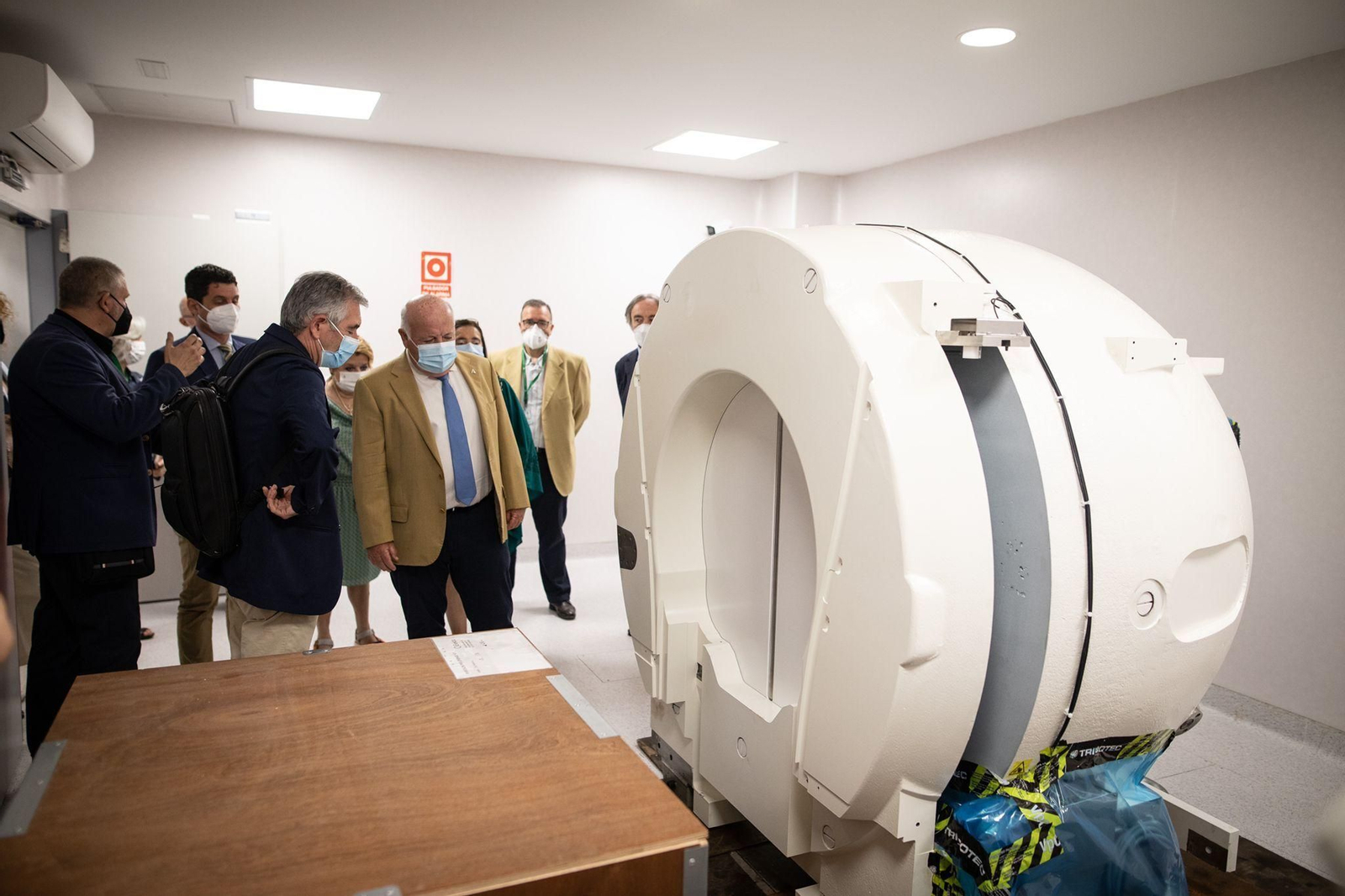 El Hospital Universitario Virgen de las Nieves de Granada instala un equipo de última tecnología para tratar tumores