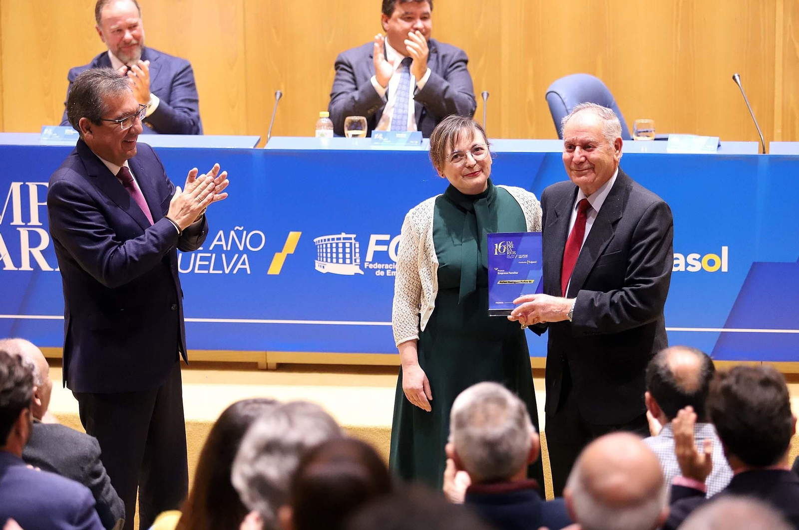 Imágenes de la entrega de los XVI Premios Empresarios del Año de Huelva