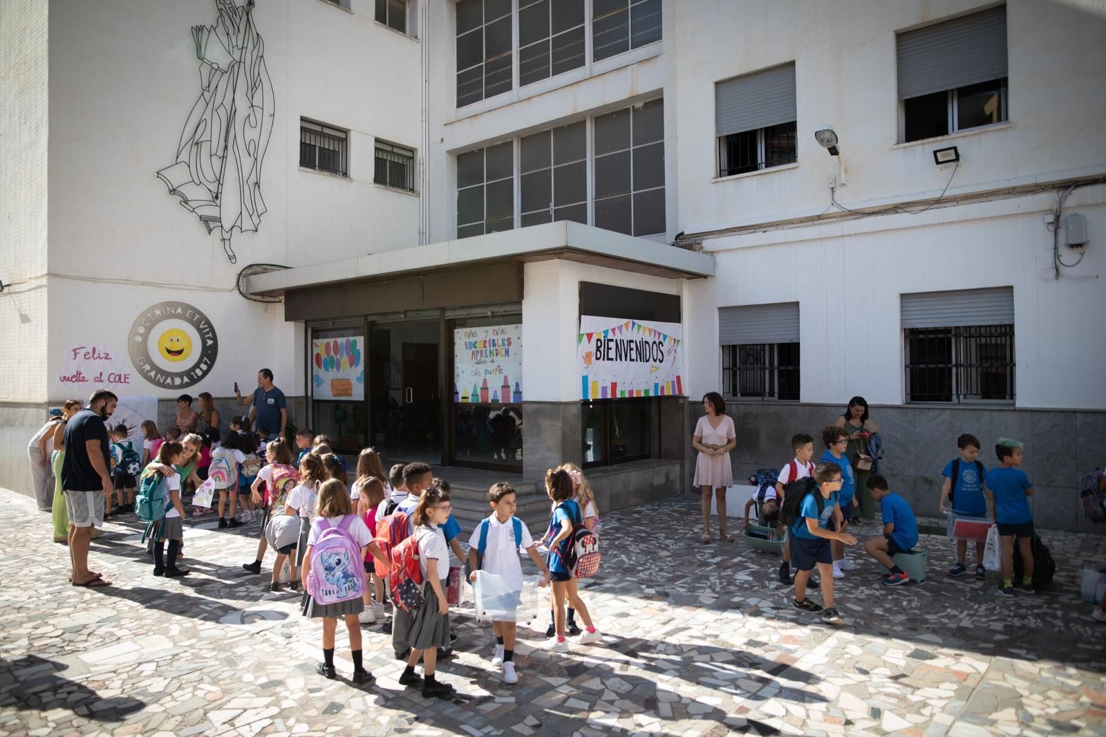 La vuelta al cole en los colegios de Granada, en imágenes