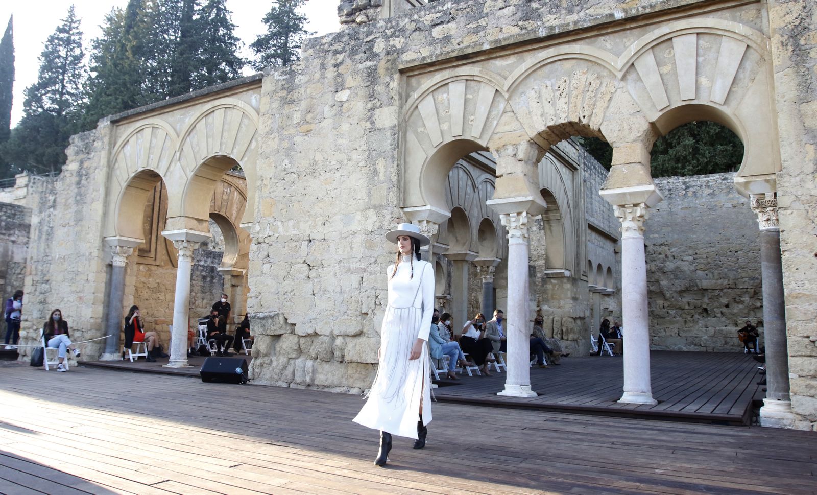 El desfile de Juana Martín en Medina Azahara, en fotografías