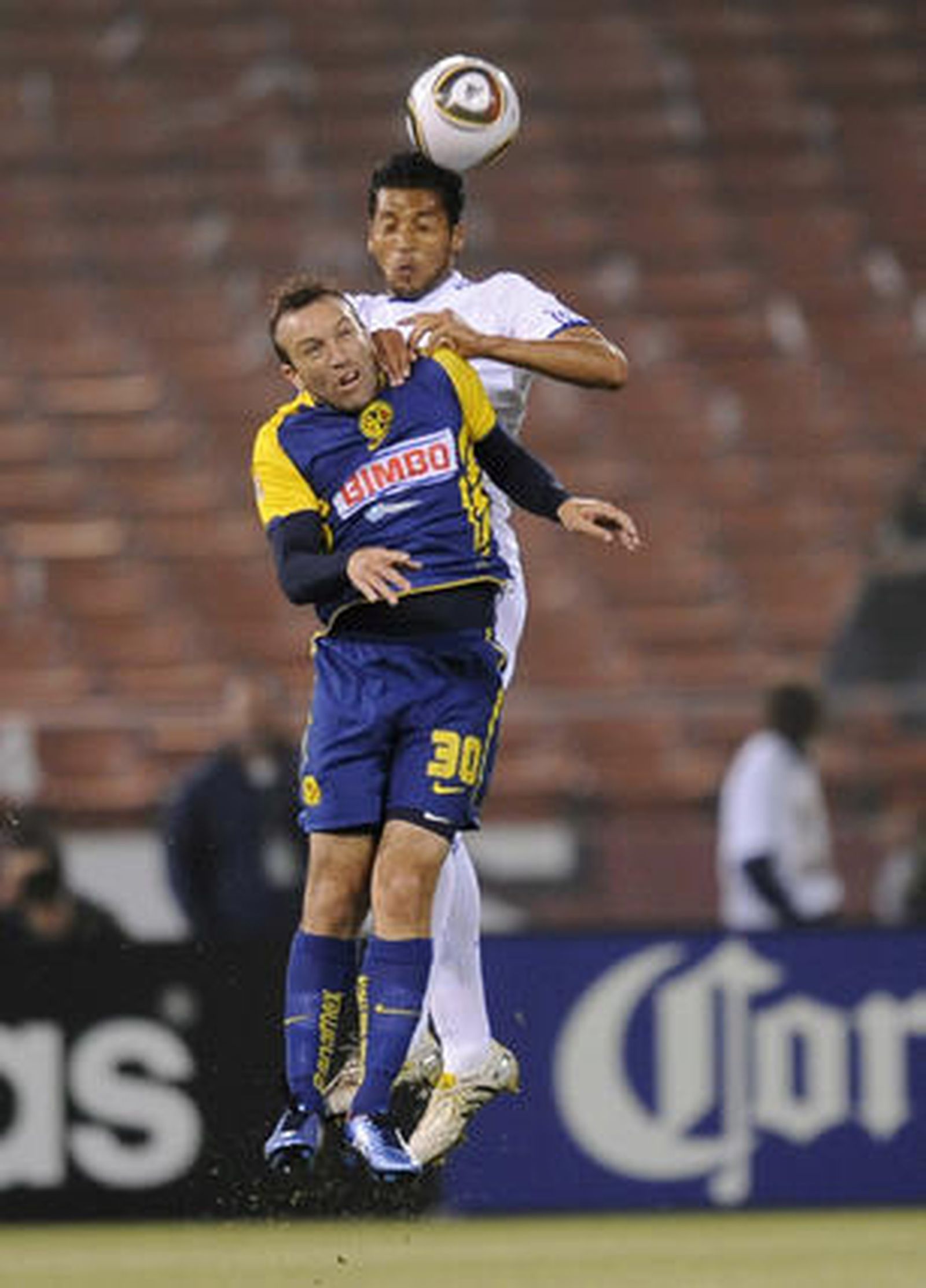 La era de Mourinho con el Real Madrid comenzó de forma triunfal después que el equipo español venciese por 2-3 a las Águilas del América de México, en partido amistoso disputado en el Candlestick Park de San Francisco.

Foto: REUTER