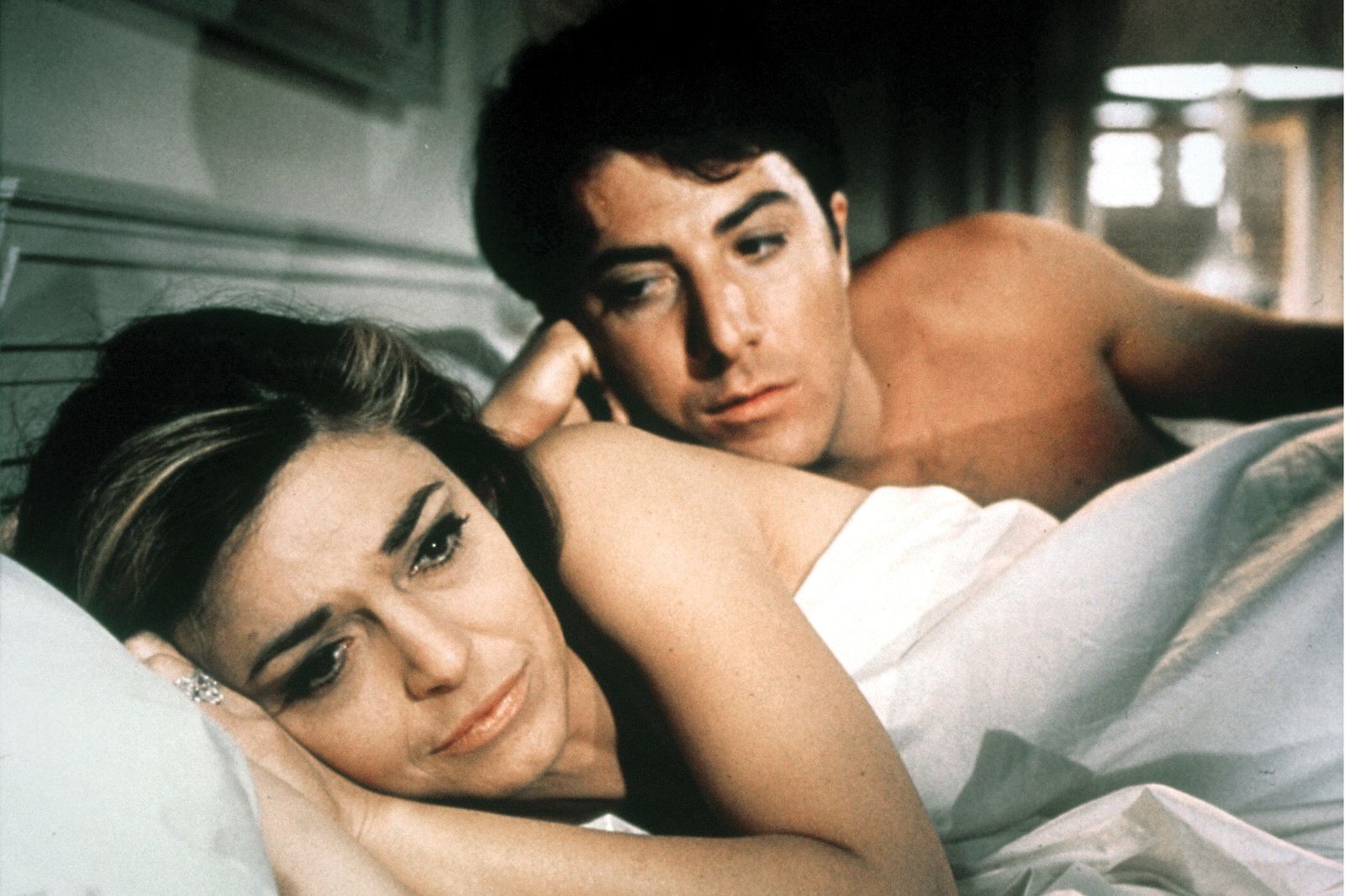 El confuso graduado interpretado por Dustin Hoffman rendido ante los encantos de Anne Bancroft.